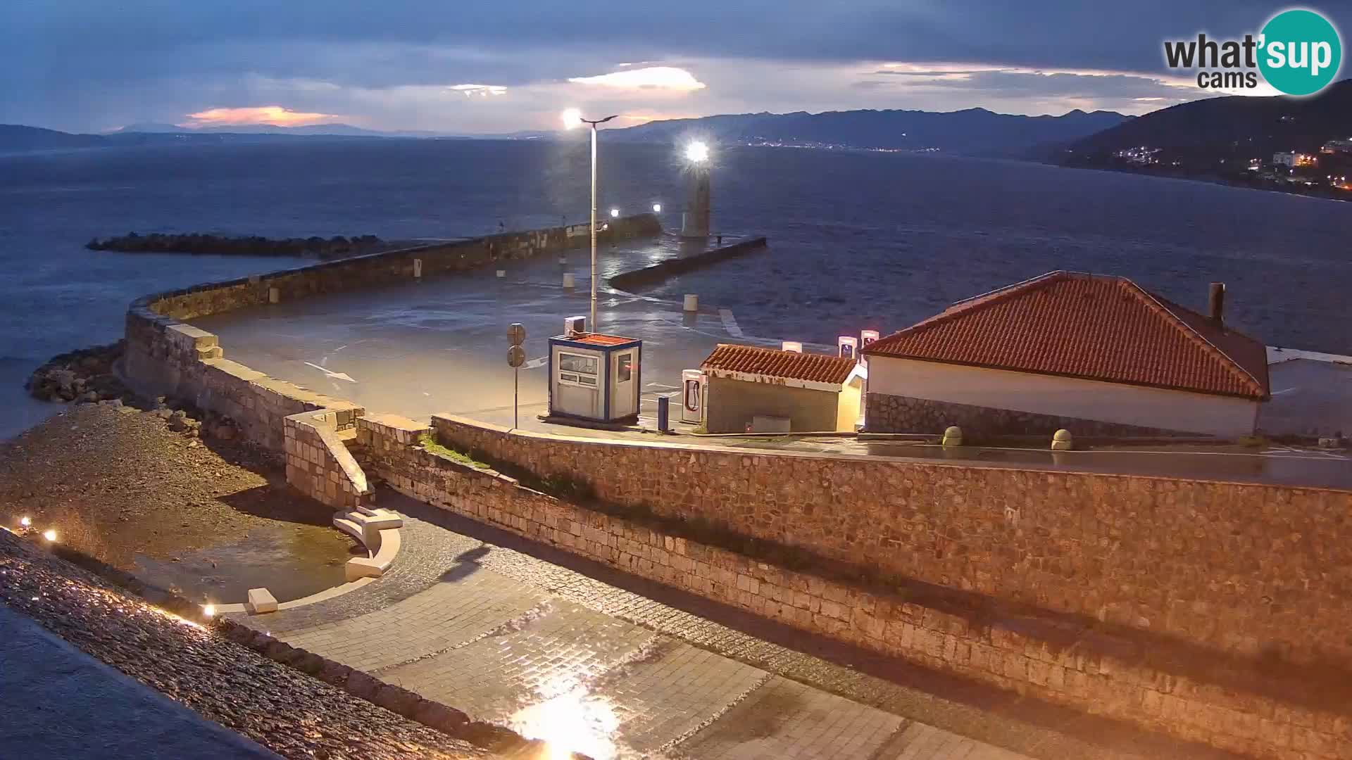 Webcam puerto de Senj – Rompeolas y faro en directo