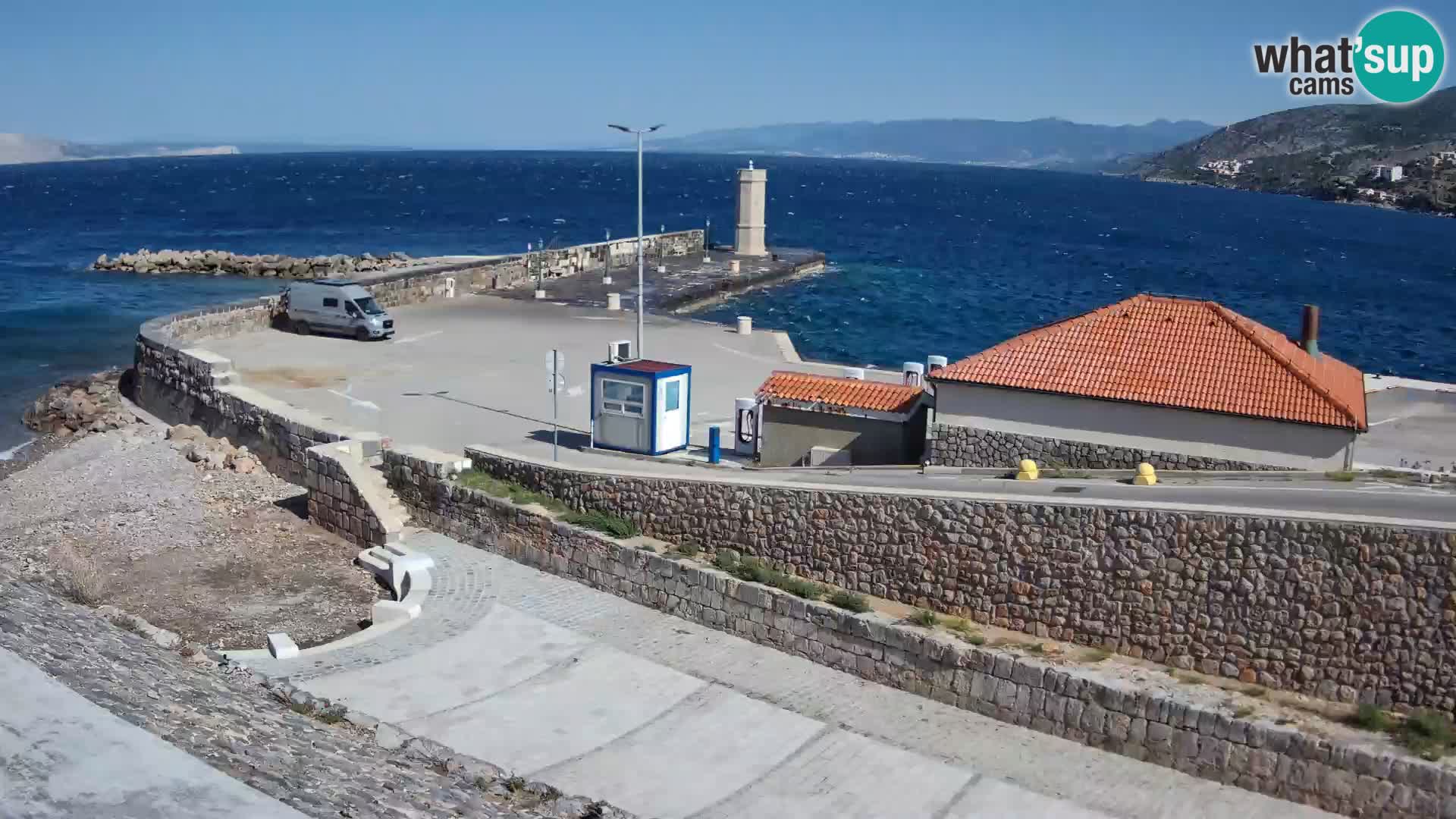 Webcam port de Senj – Vue sur la jetée et le phare