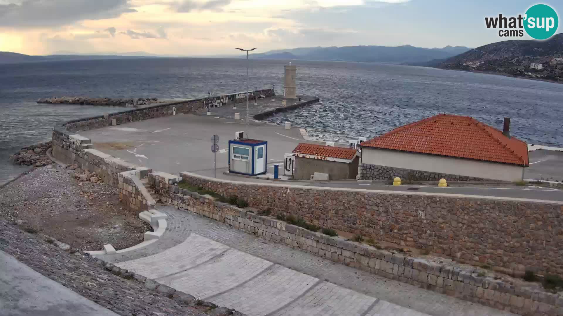 Web kamera Senj luka – Lukobran i svjetionik uživo
