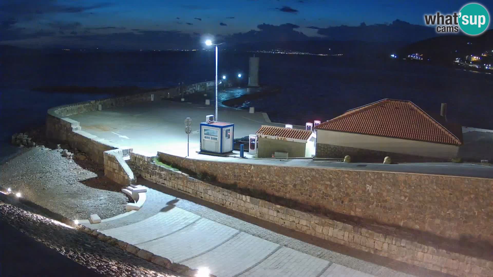 Webcam port de Senj – Vue sur la jetée et le phare