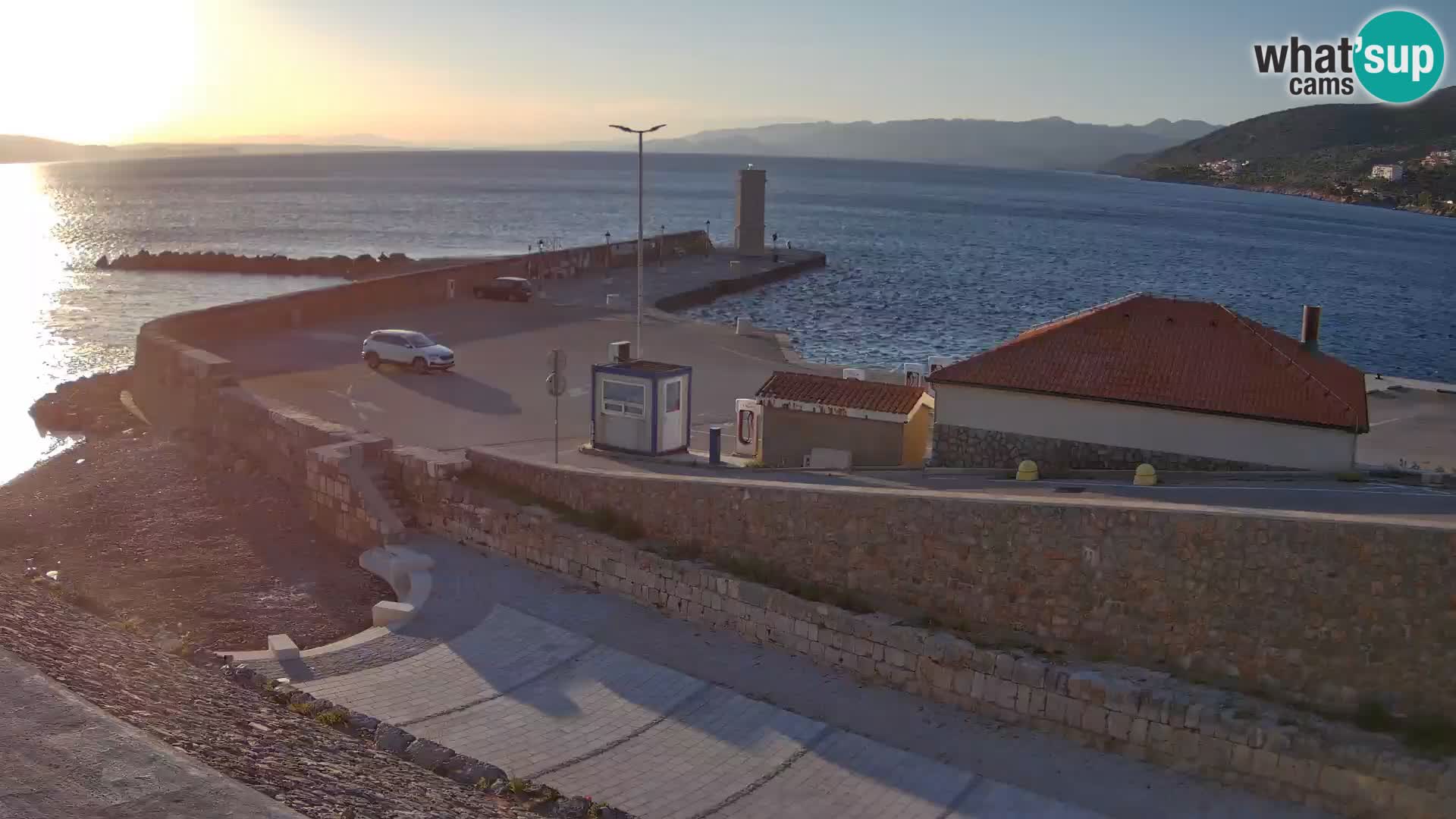 Senj Hafen Webcam – Wellenbrecher & Leuchtturm Liveblick
