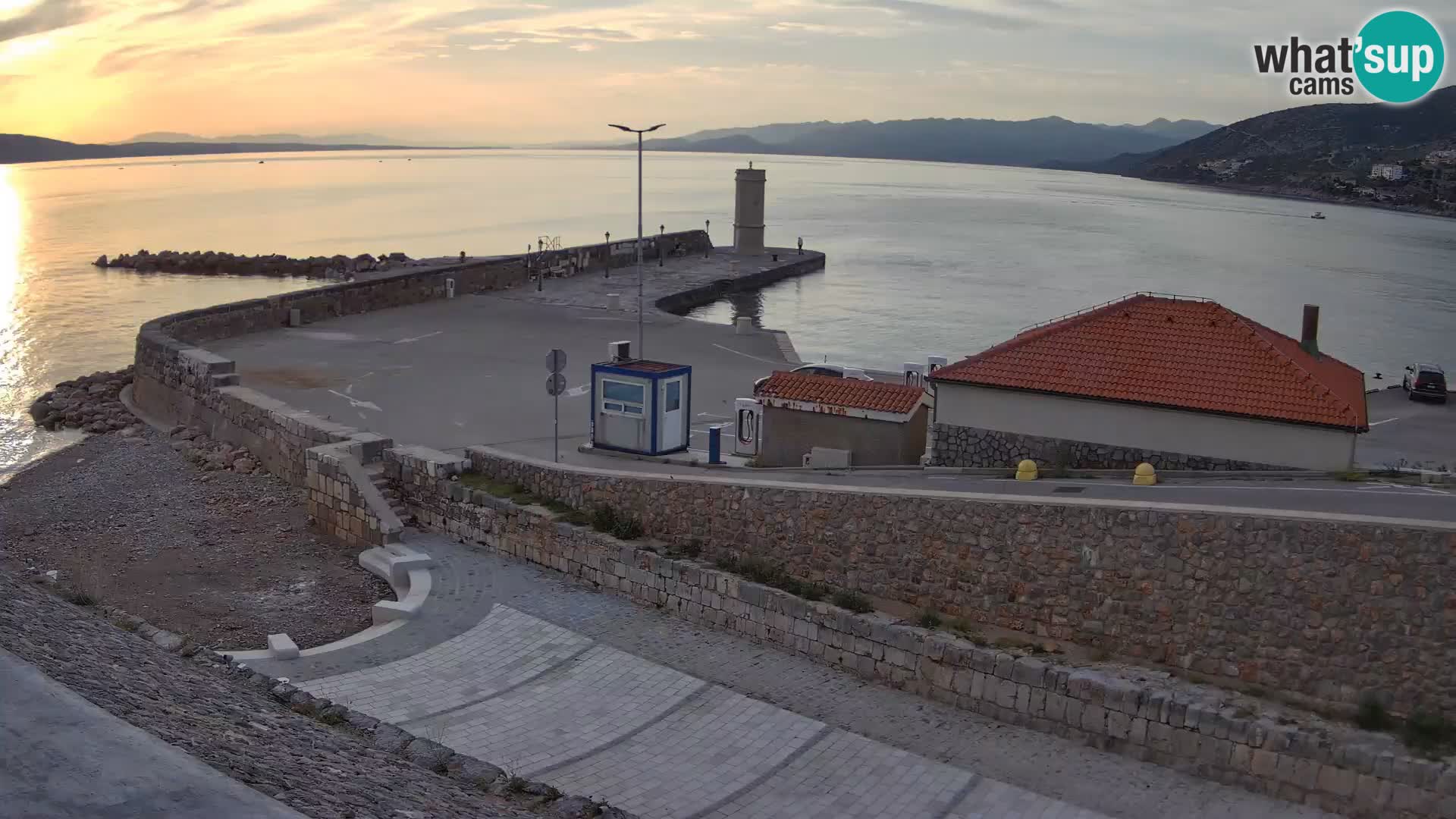 Webcam port de Senj – Vue sur la jetée et le phare