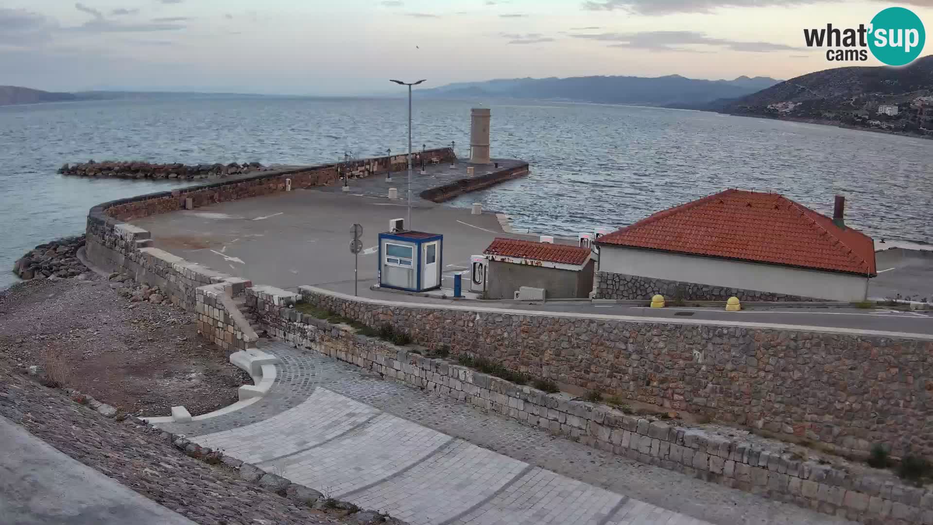 Senj Hafen Webcam – Wellenbrecher & Leuchtturm Liveblick