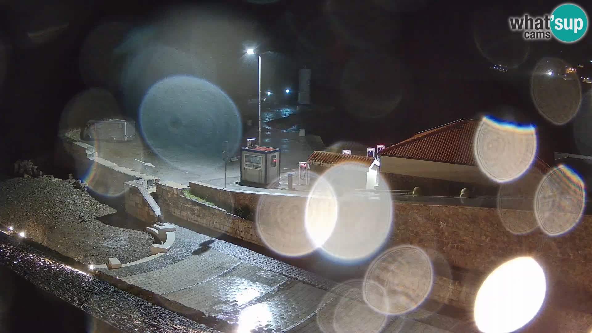 Senj Hafen Webcam – Wellenbrecher & Leuchtturm Liveblick