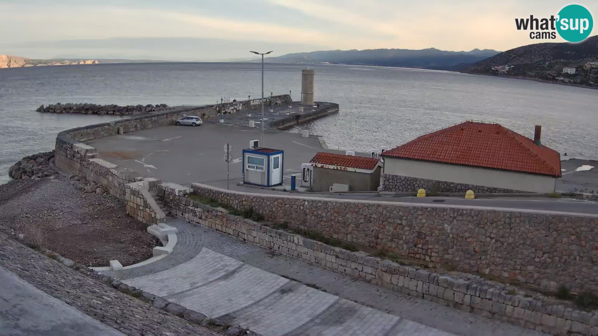 Web kamera Senj luka – Lukobran i svjetionik uživo