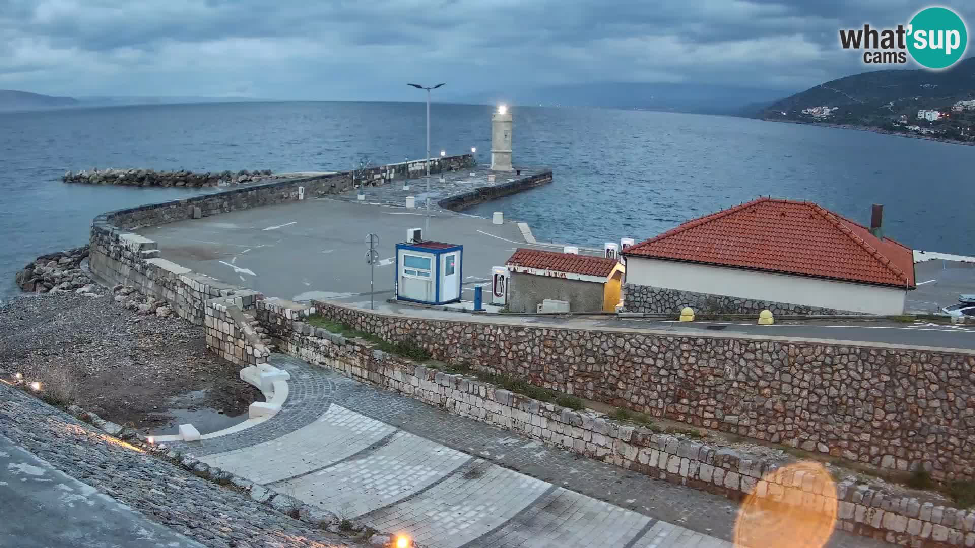 Webcam puerto de Senj – Rompeolas y faro en directo