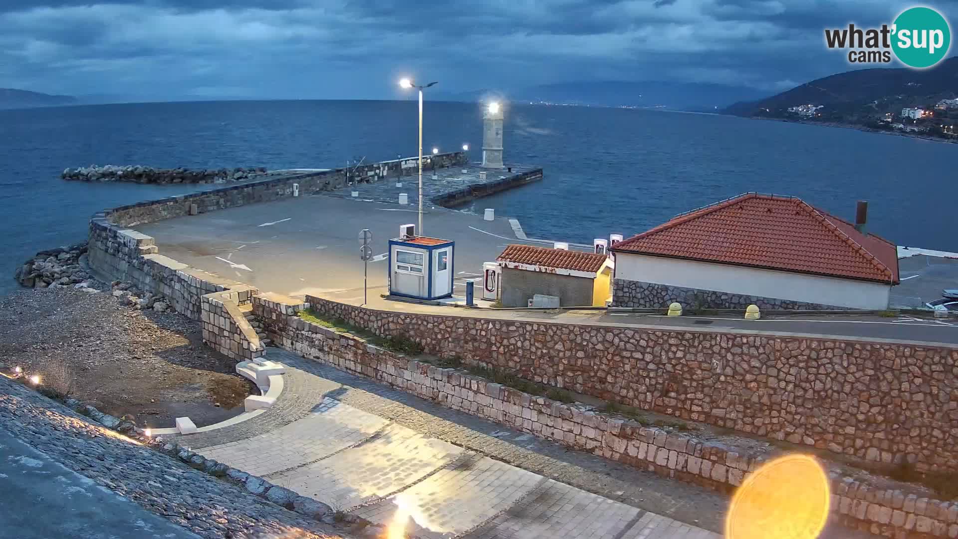 Webcam puerto de Senj – Rompeolas y faro en directo