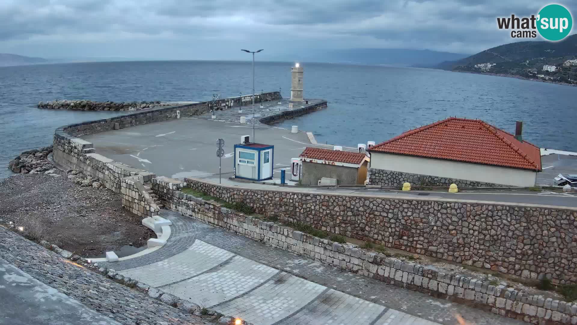Webcam puerto de Senj – Rompeolas y faro en directo