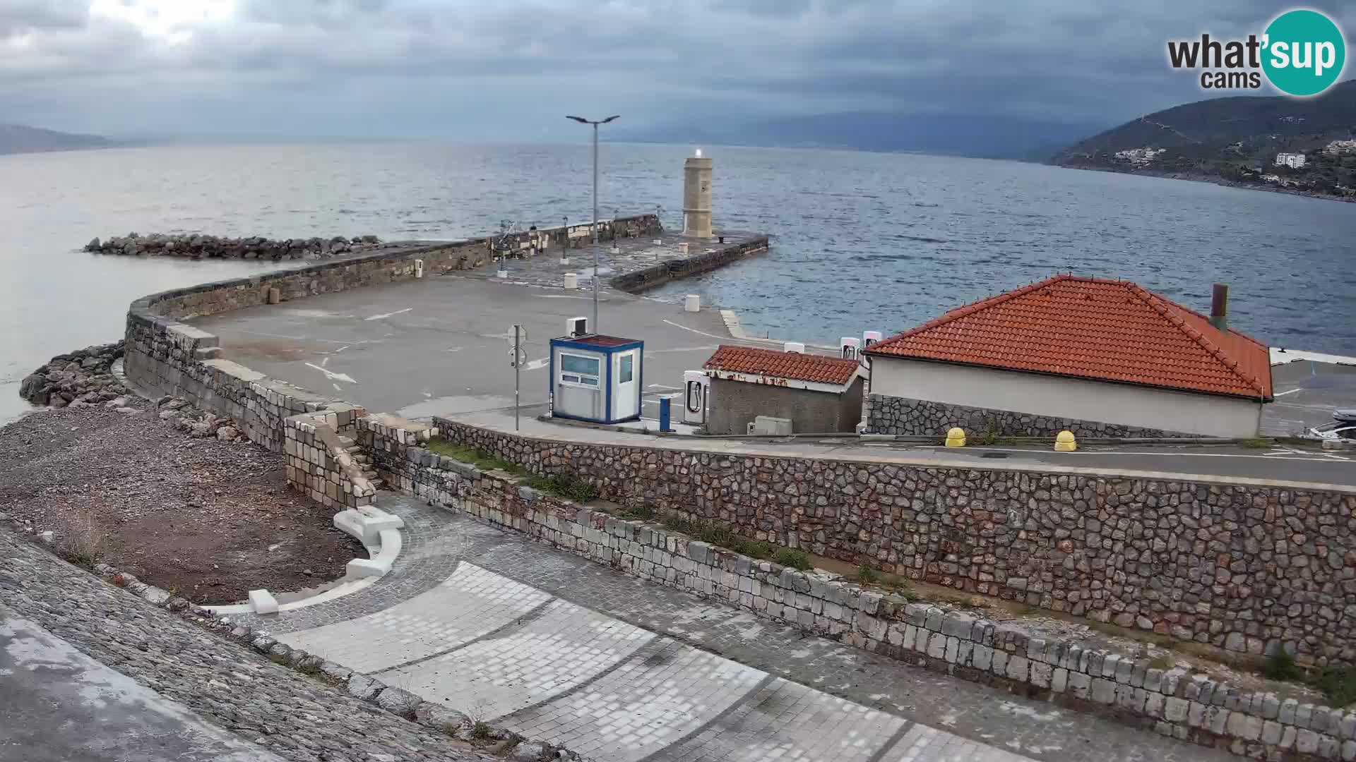 Senj Hafen Webcam – Wellenbrecher & Leuchtturm Liveblick