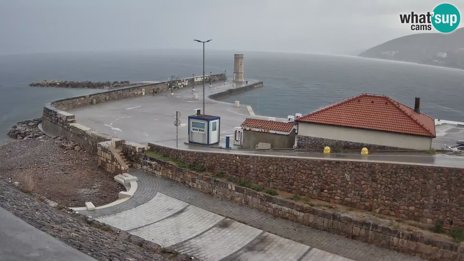 Webcam port de Senj – Vue sur la jetée et le phare