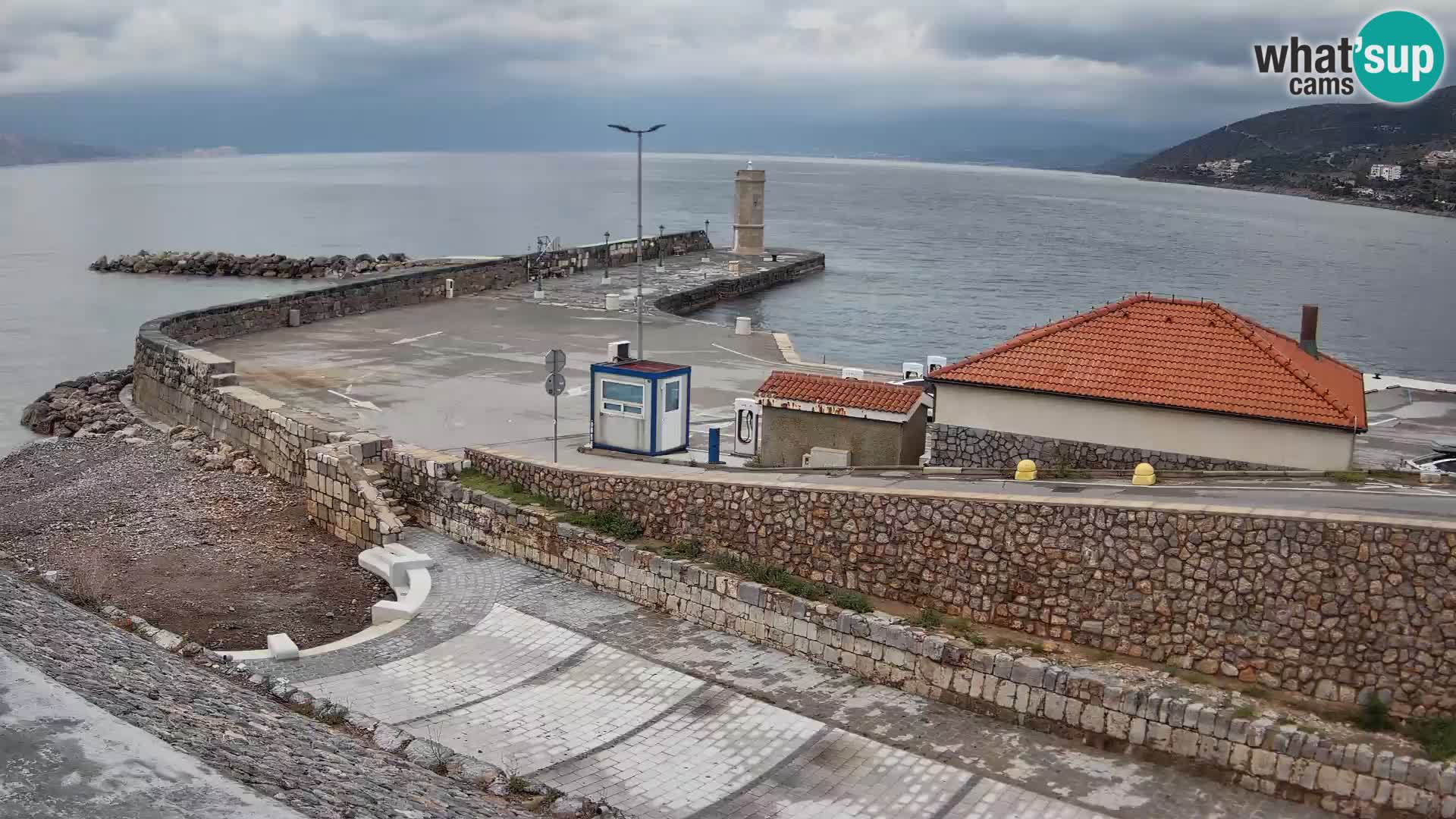 Webcam port de Senj – Vue sur la jetée et le phare