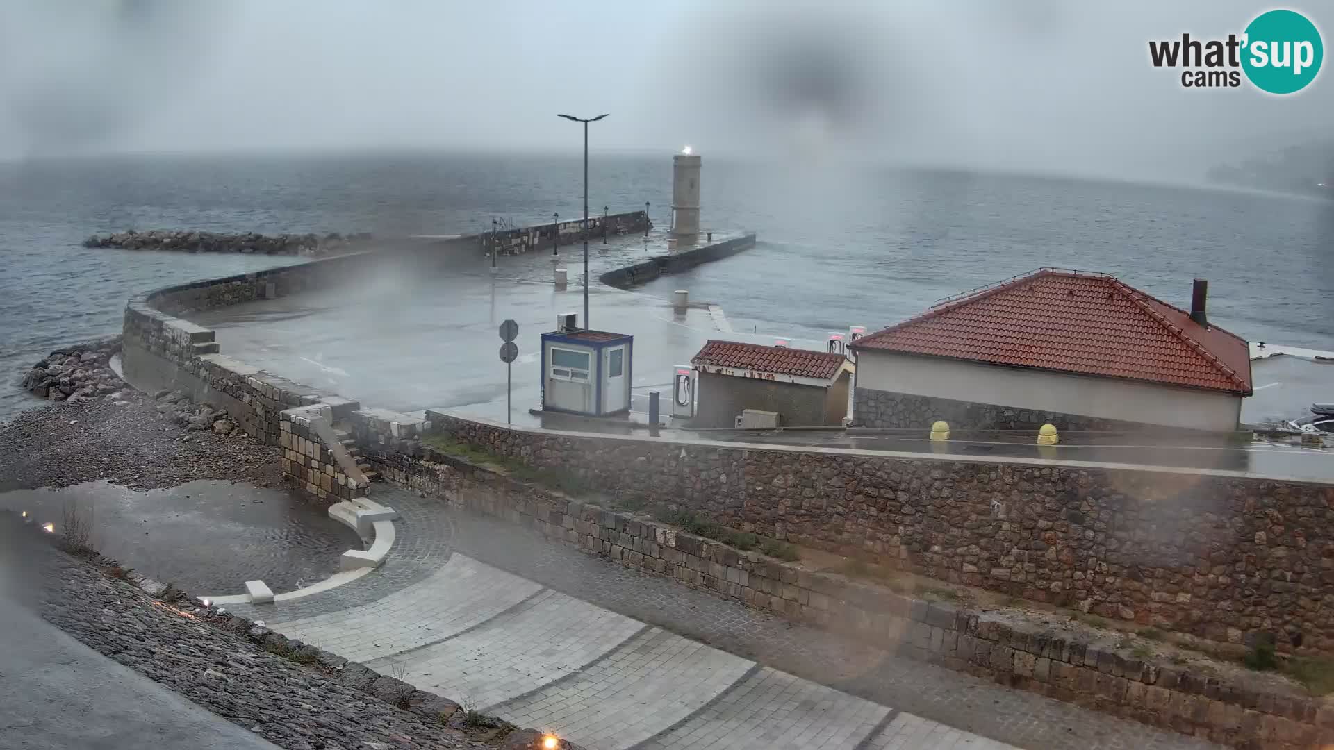 Webcam port de Senj – Vue sur la jetée et le phare