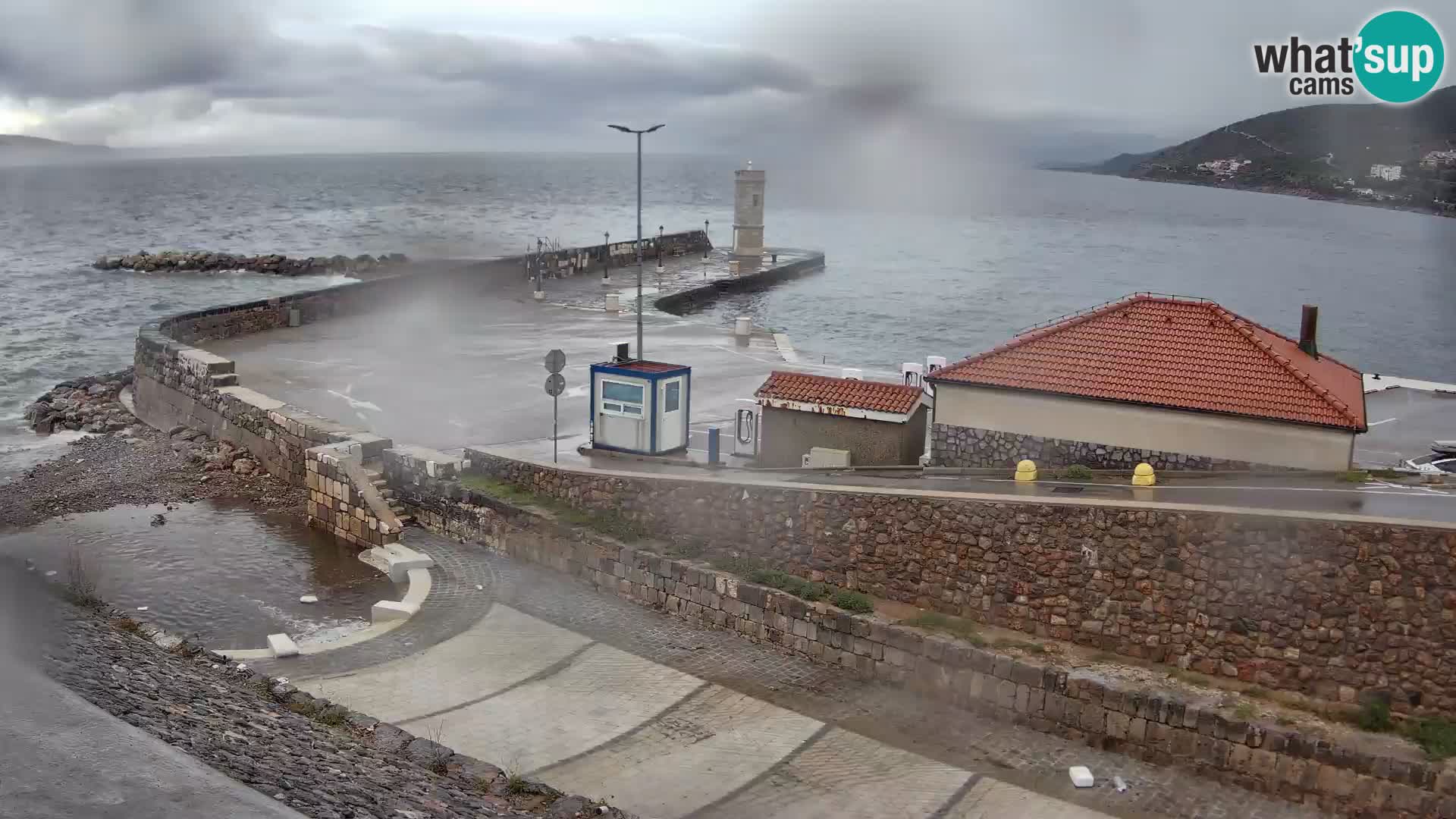Webcam puerto de Senj – Rompeolas y faro en directo
