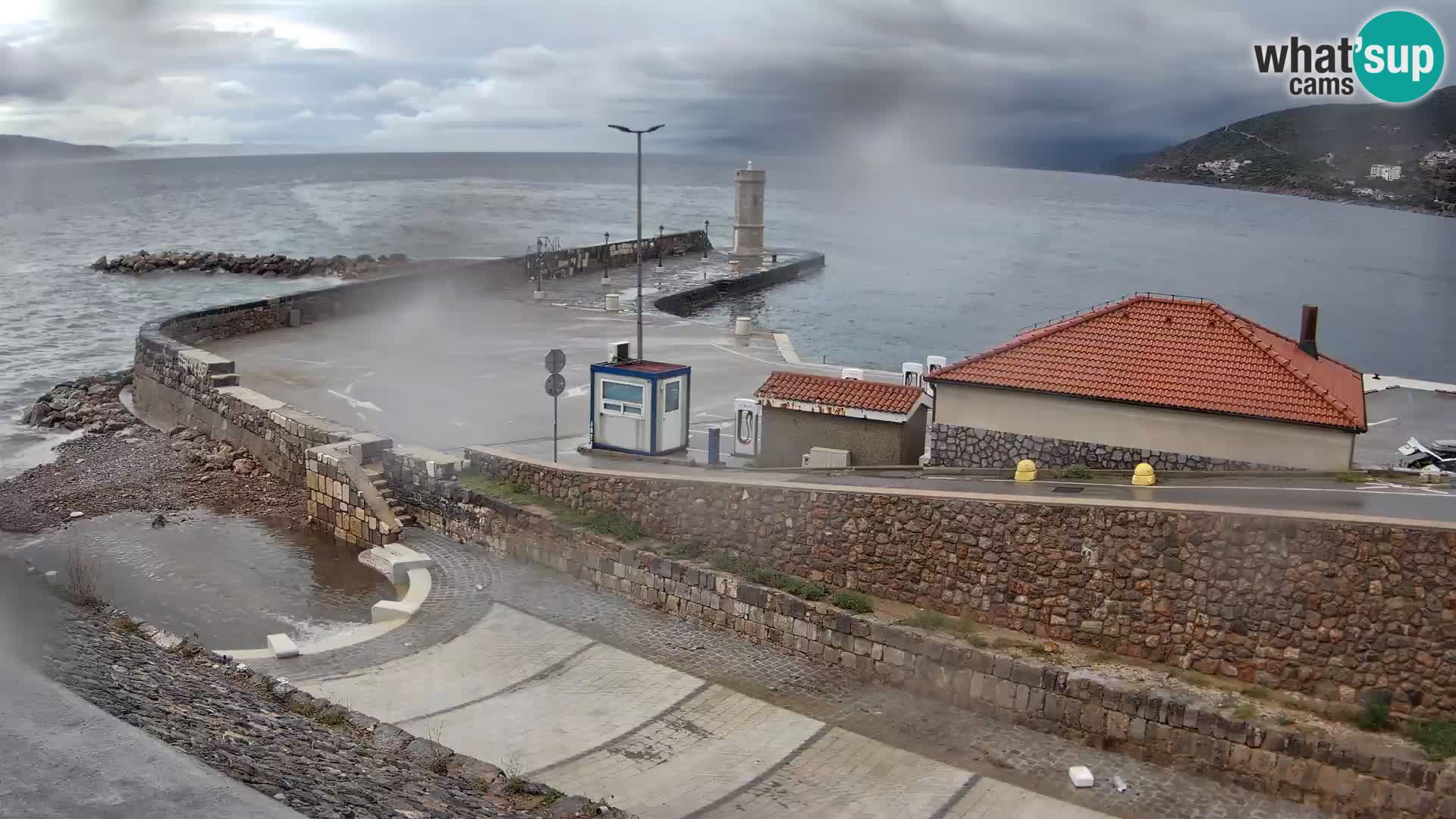 Senj Hafen Webcam – Wellenbrecher & Leuchtturm Liveblick