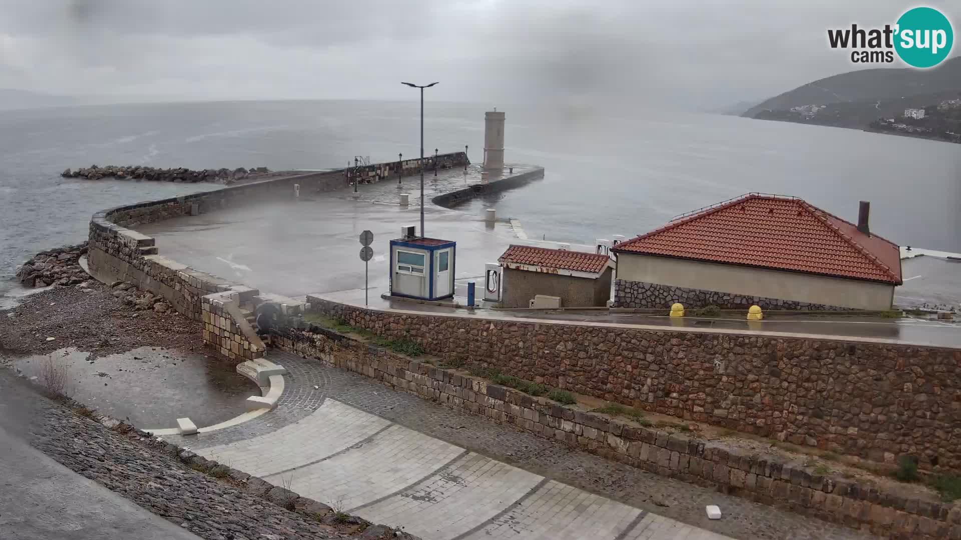 Senj Hafen Webcam – Wellenbrecher & Leuchtturm Liveblick