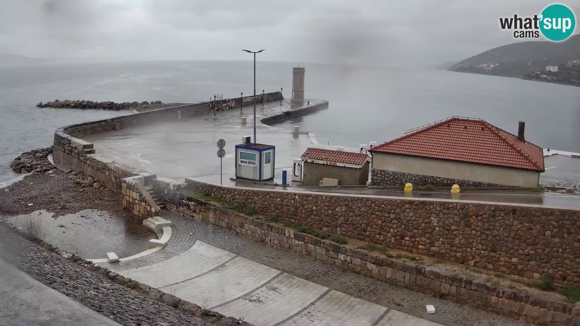 Senj Hafen Webcam – Wellenbrecher & Leuchtturm Liveblick