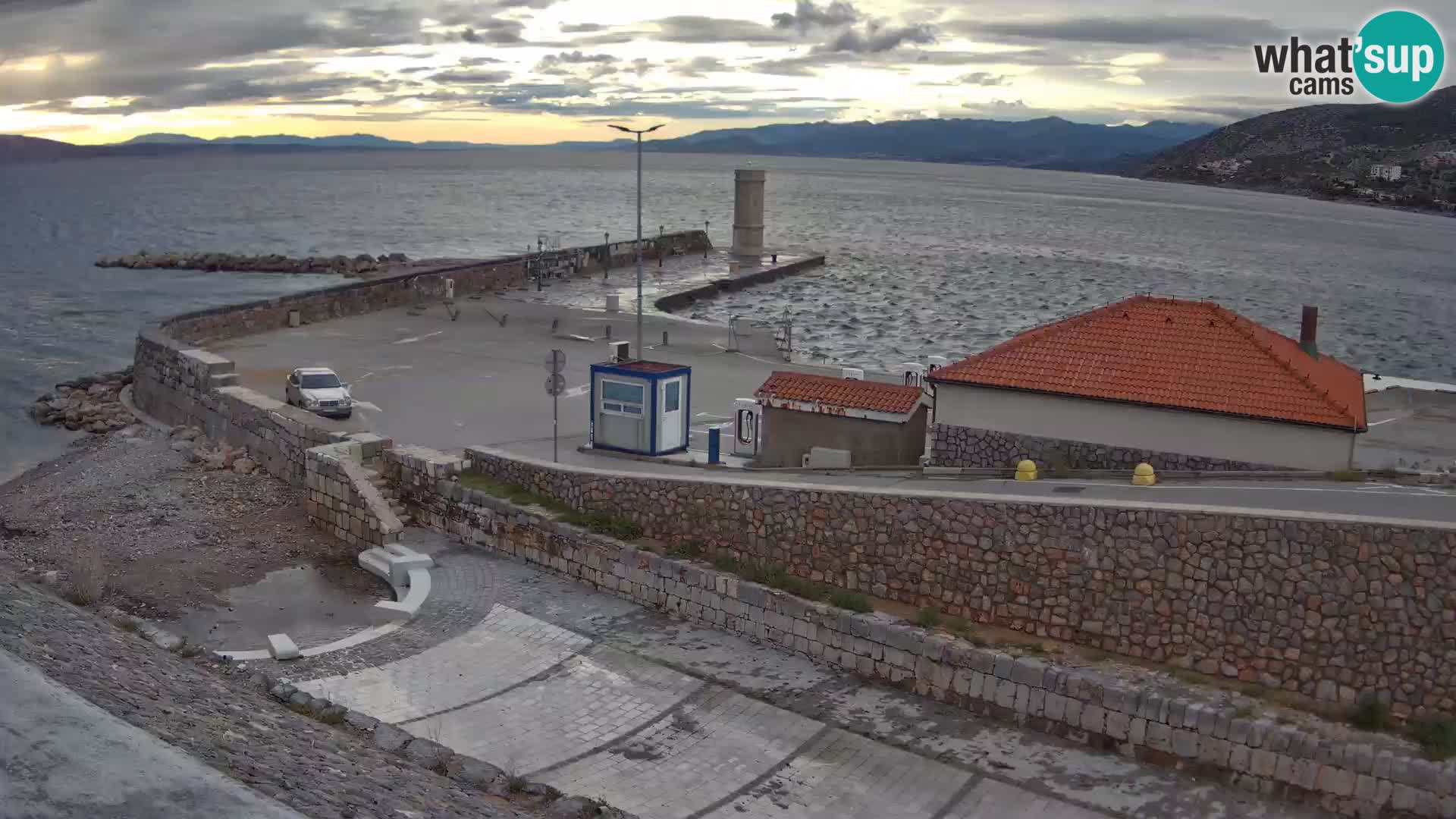 Senj Hafen Webcam – Wellenbrecher & Leuchtturm Liveblick