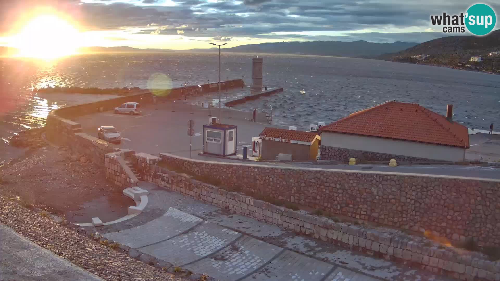 Webcam port de Senj – Vue sur la jetée et le phare