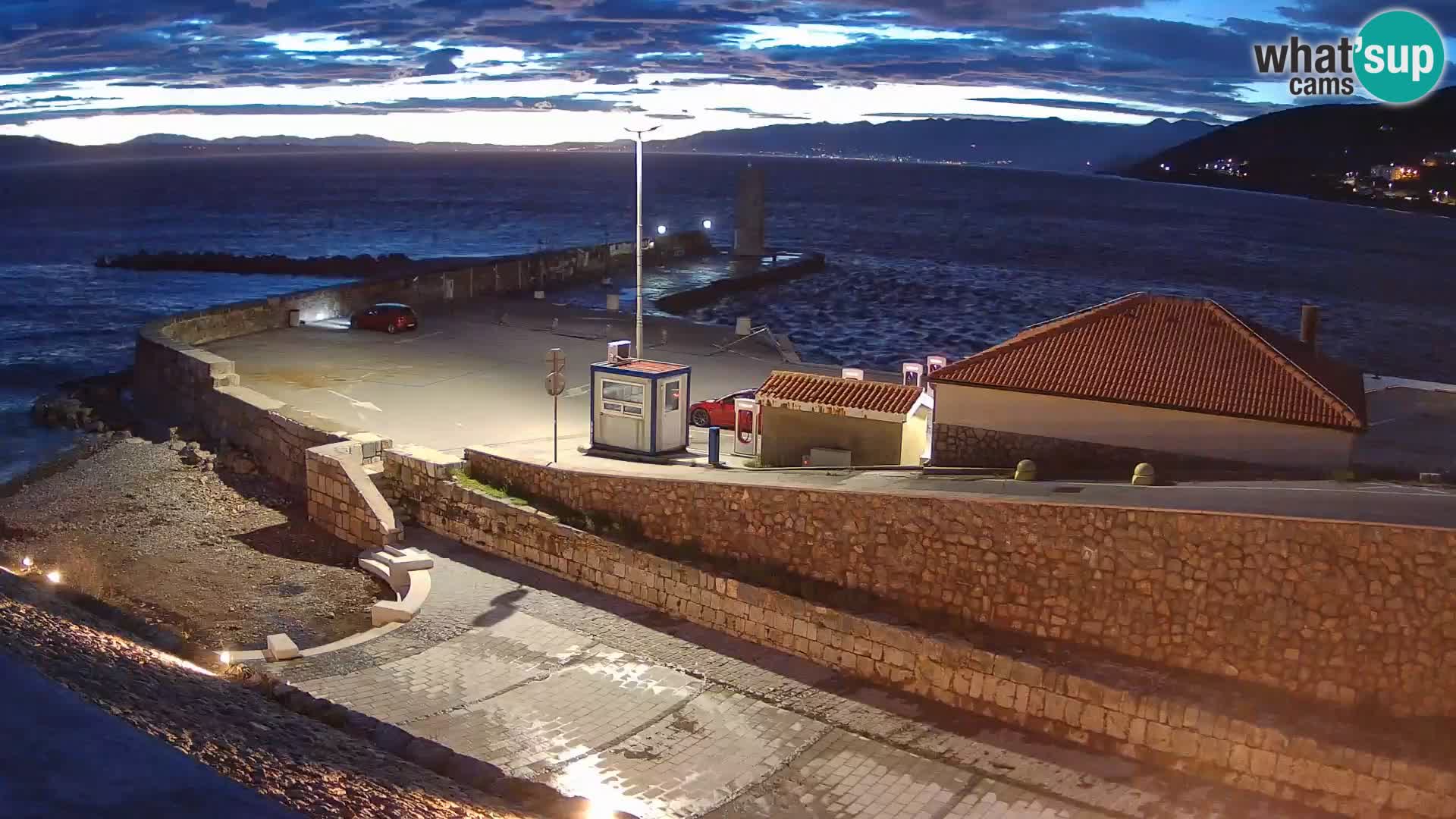 Webcam port de Senj – Vue sur la jetée et le phare