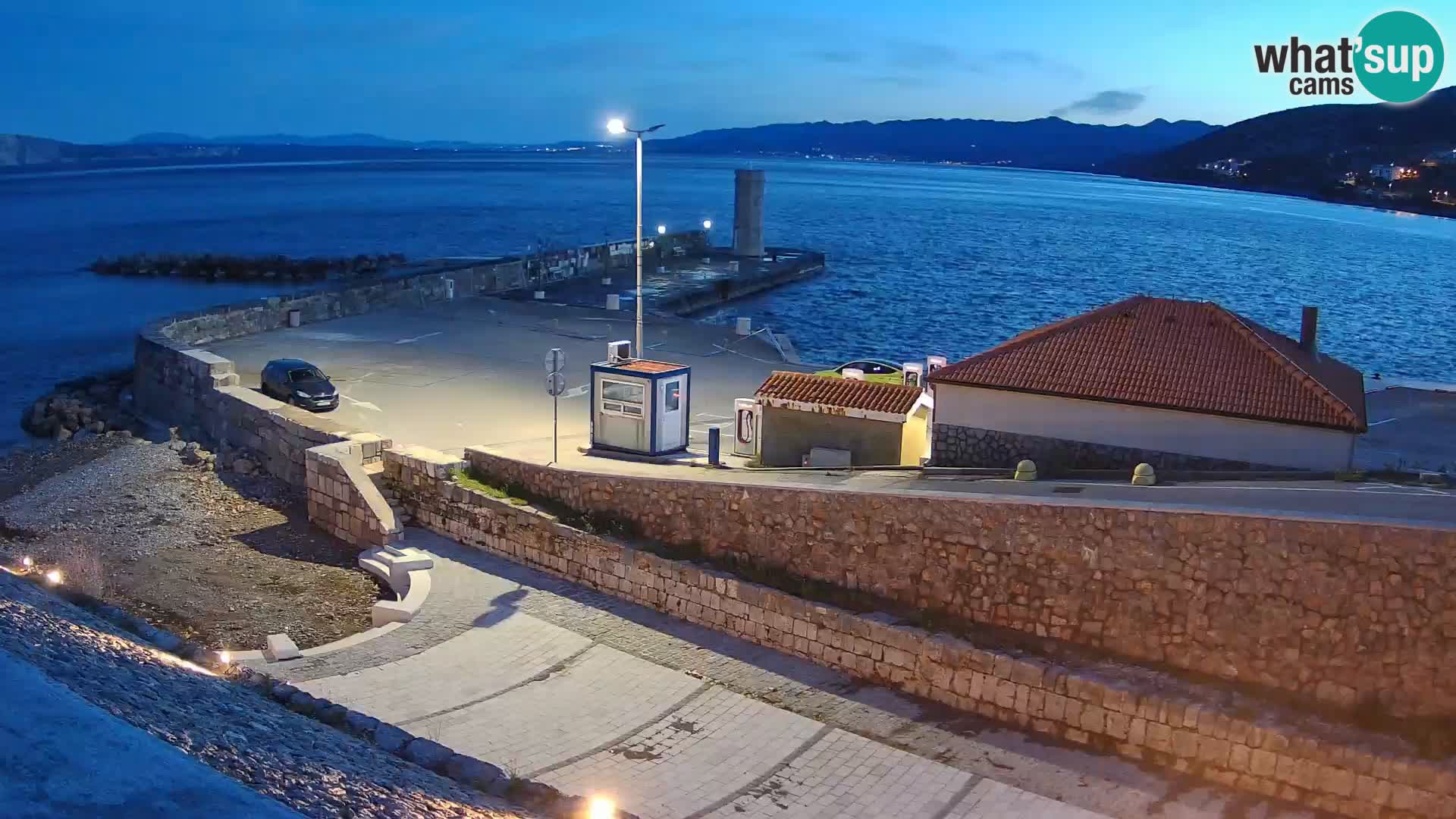 Webcam port de Senj – Vue sur la jetée et le phare
