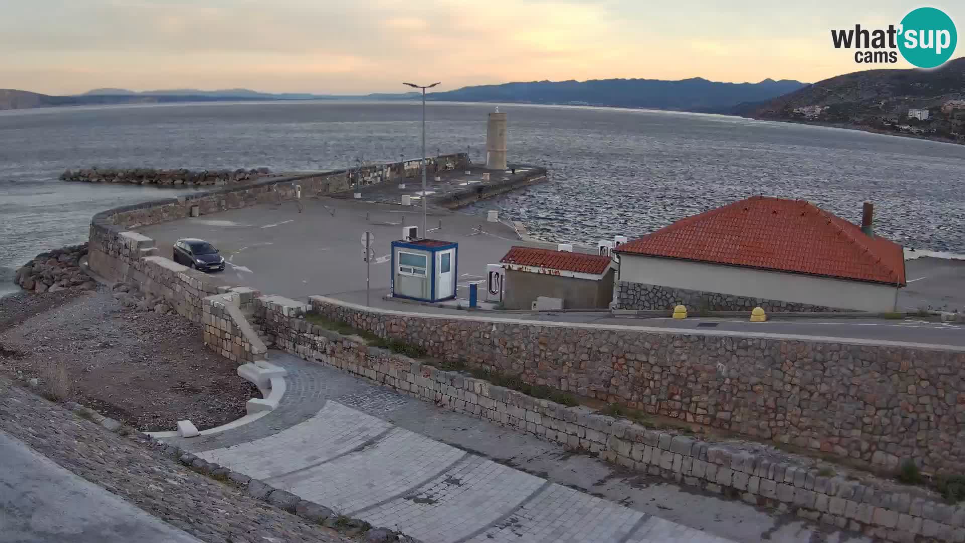 Webcam port de Senj – Vue sur la jetée et le phare