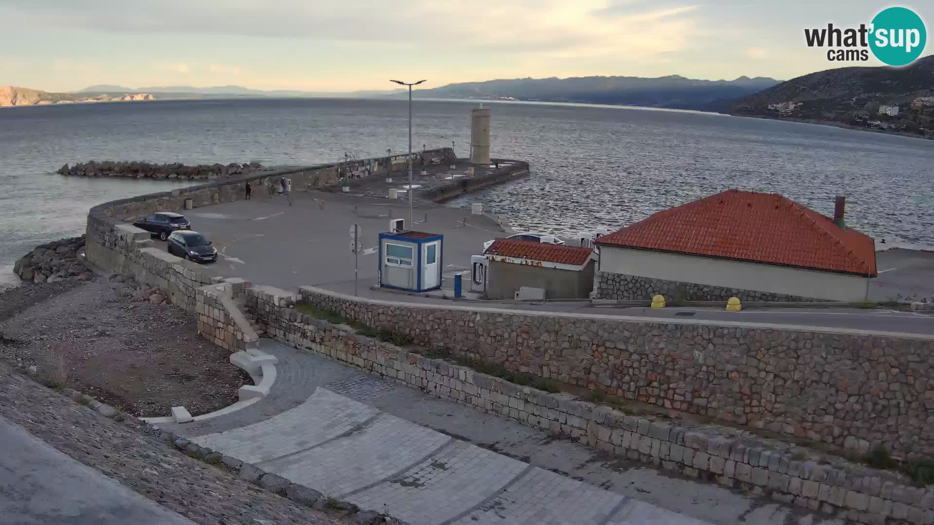 Webcam port de Senj – Vue sur la jetée et le phare
