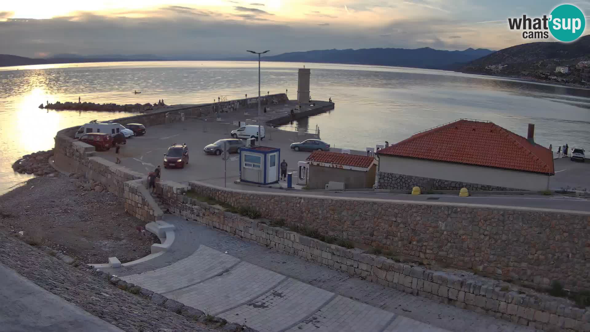 Senj Hafen Webcam – Wellenbrecher & Leuchtturm Liveblick