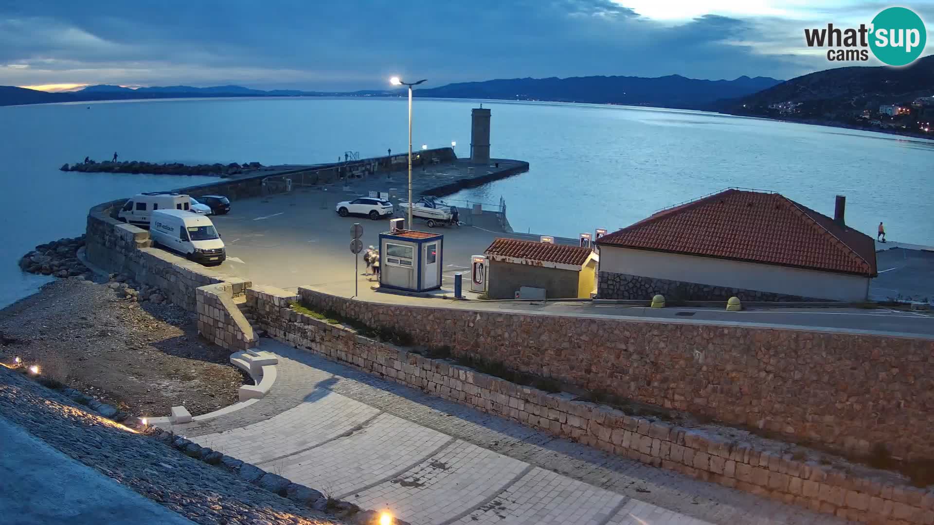 Webcam port de Senj – Vue sur la jetée et le phare