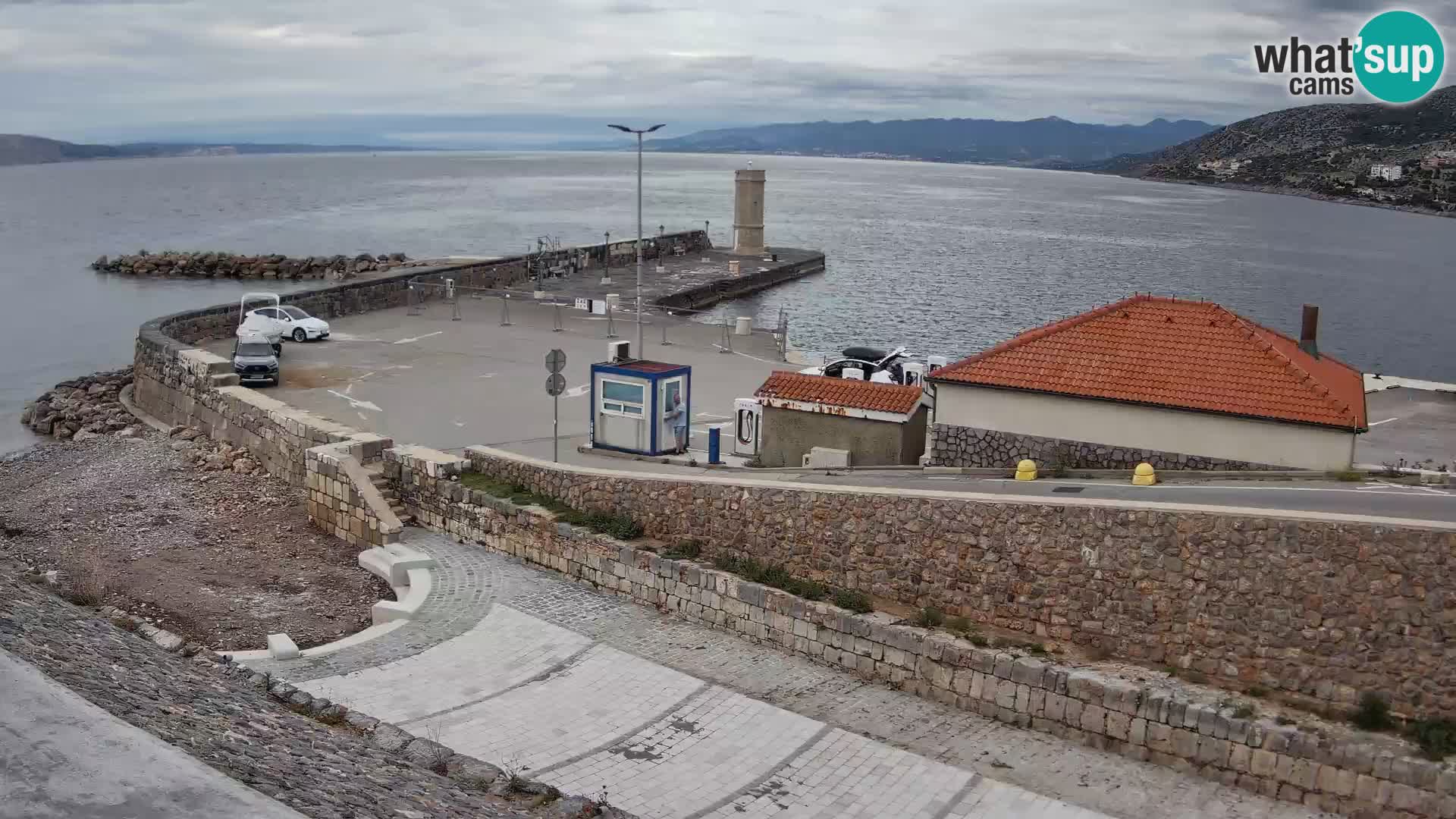 Senj Hafen Webcam – Wellenbrecher & Leuchtturm Liveblick