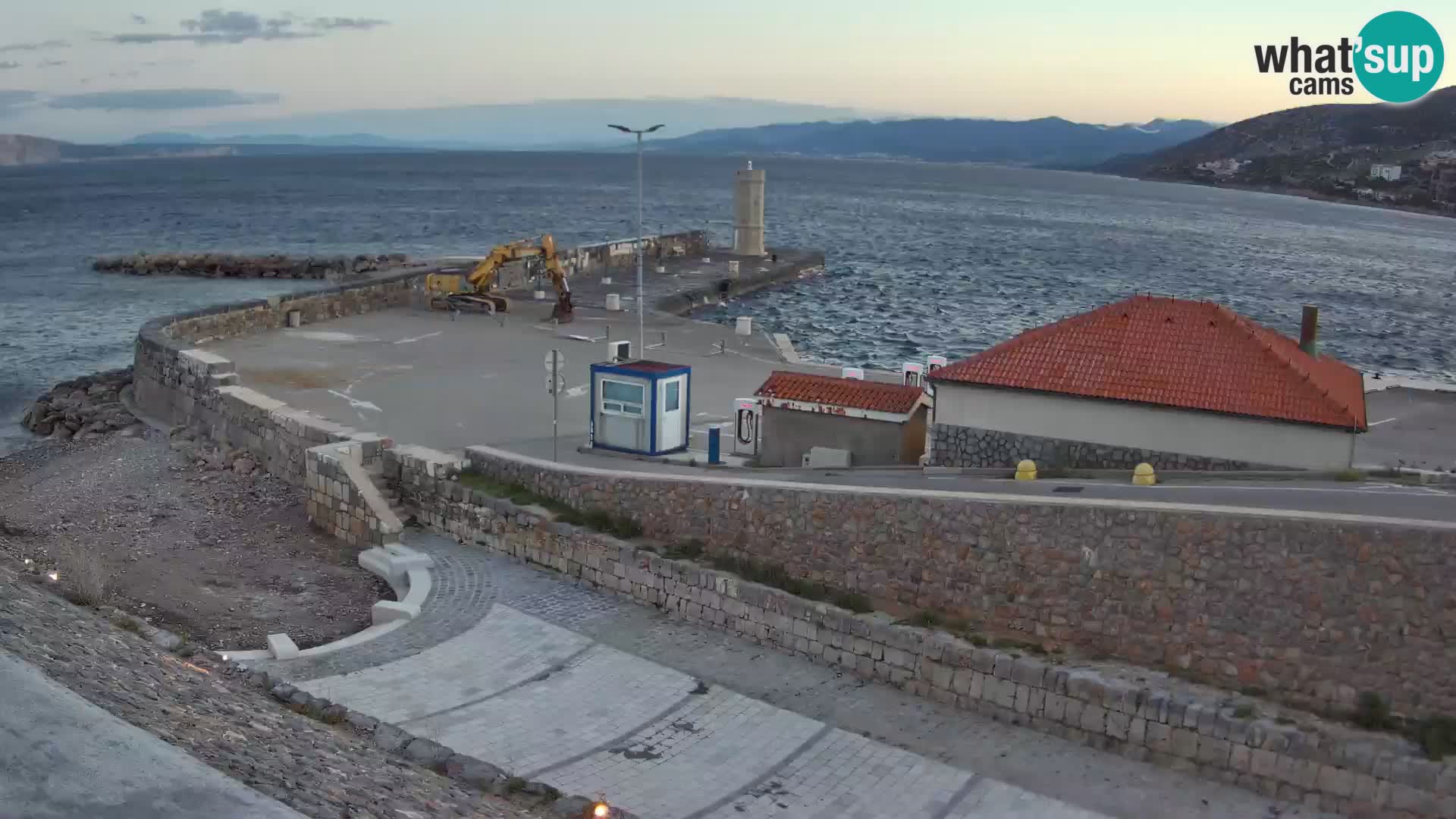 Webcam puerto de Senj – Rompeolas y faro en directo