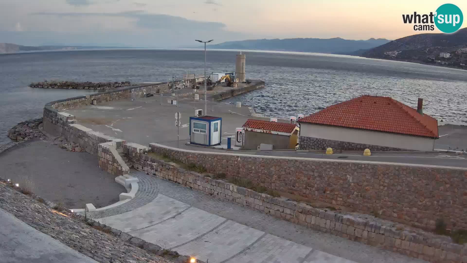 Webcam puerto de Senj – Rompeolas y faro en directo