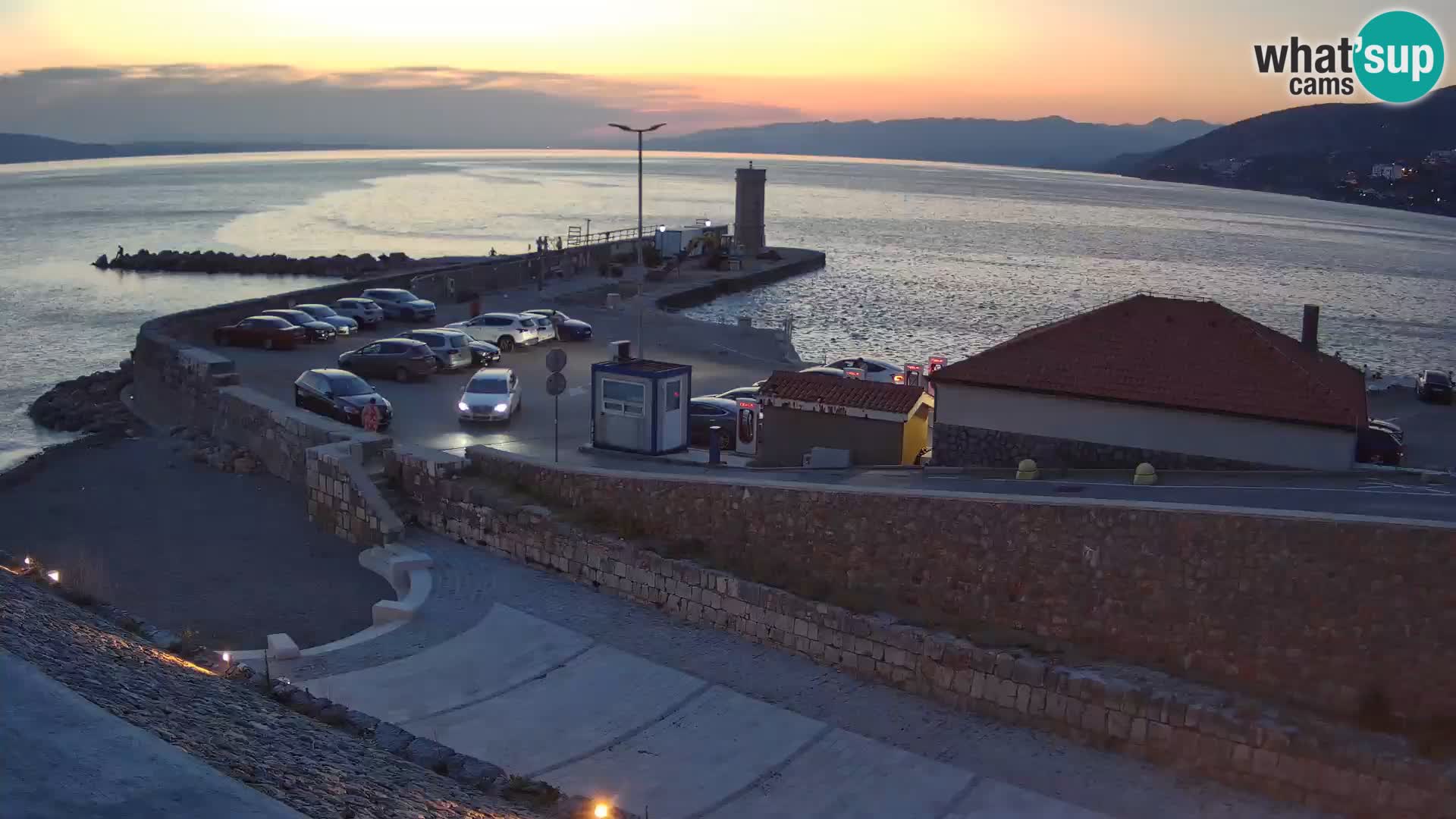 Webcam port de Senj – Vue sur la jetée et le phare