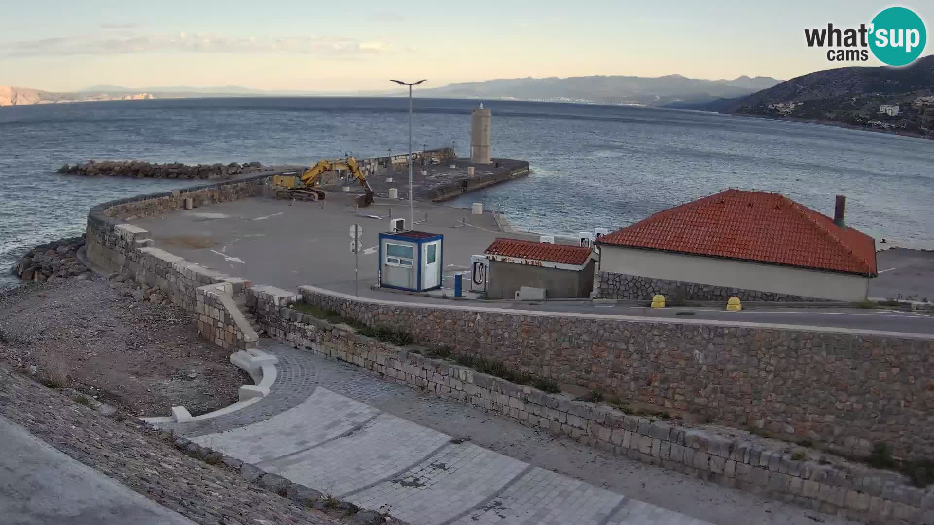 Webcam port de Senj – Vue sur la jetée et le phare