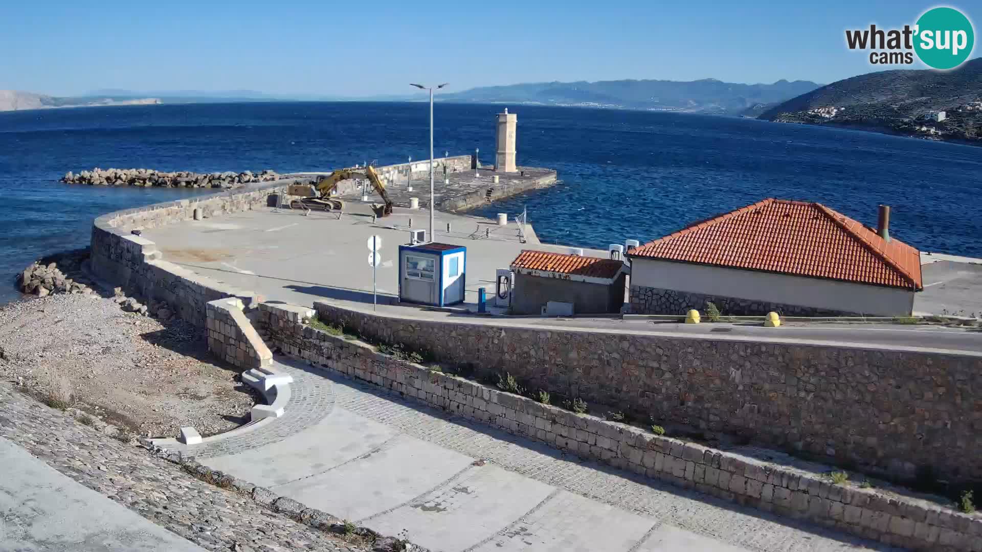 Webcam port de Senj – Vue sur la jetée et le phare