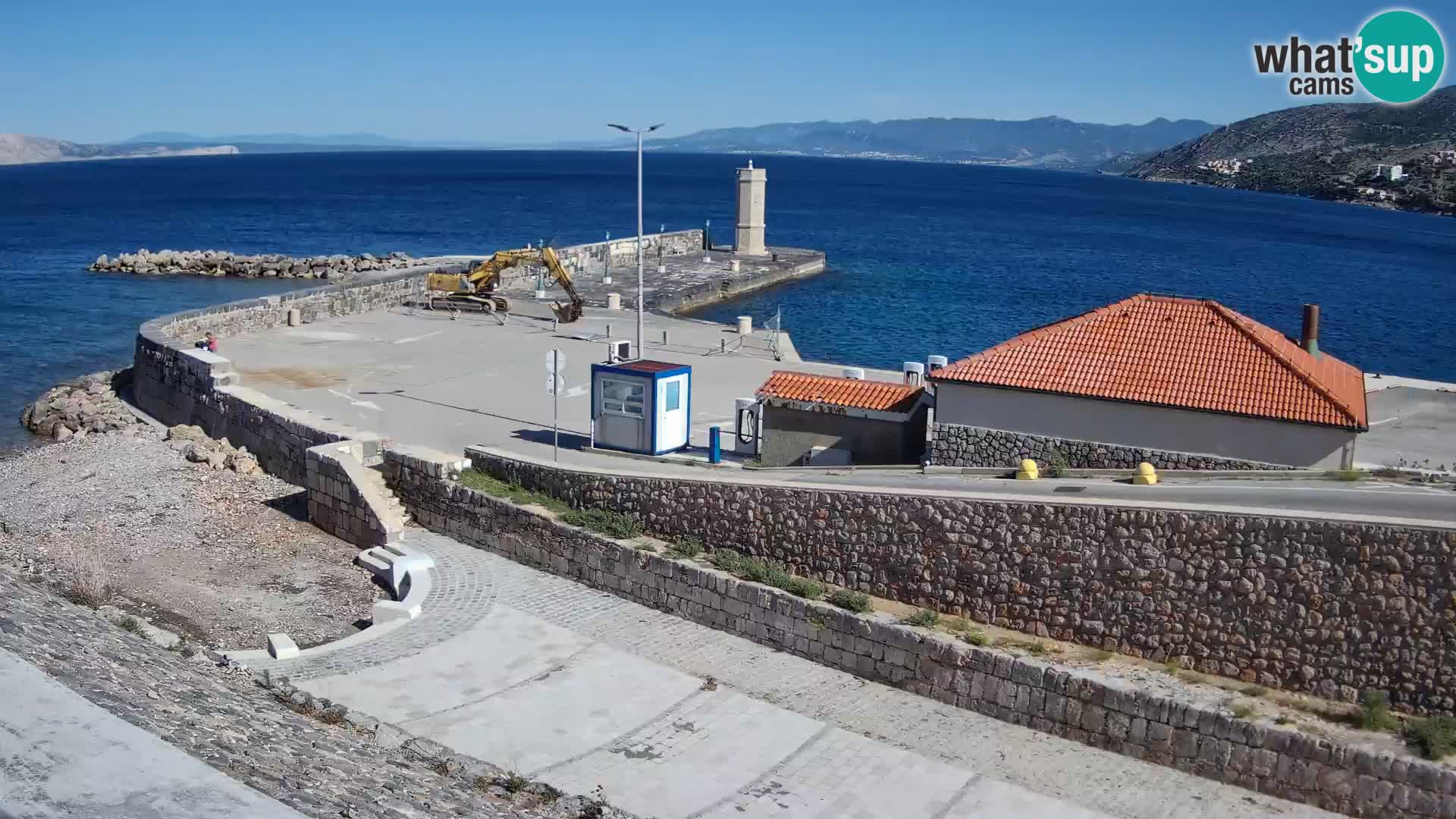 Webcam port de Senj – Vue sur la jetée et le phare