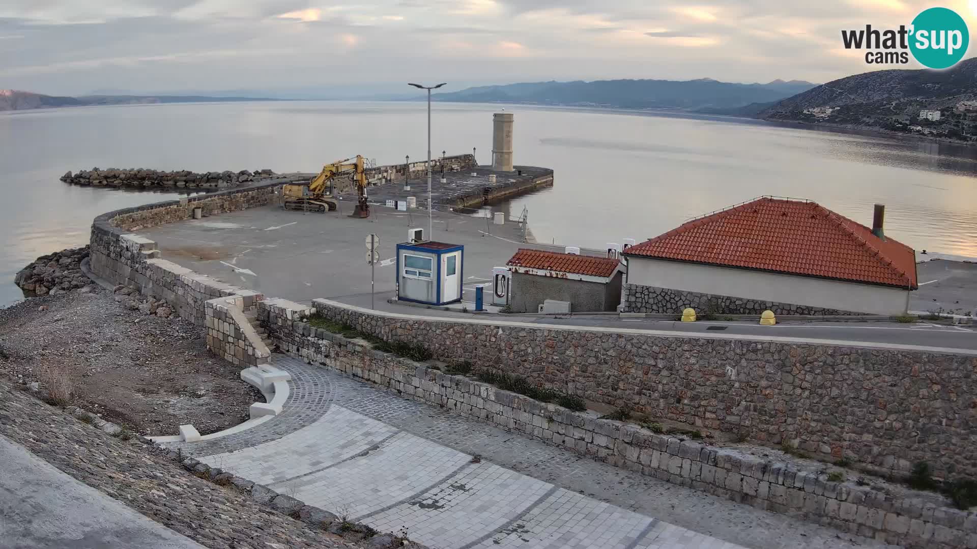 Webcam Porto di Segna – Frangiflutti e Faro in diretta