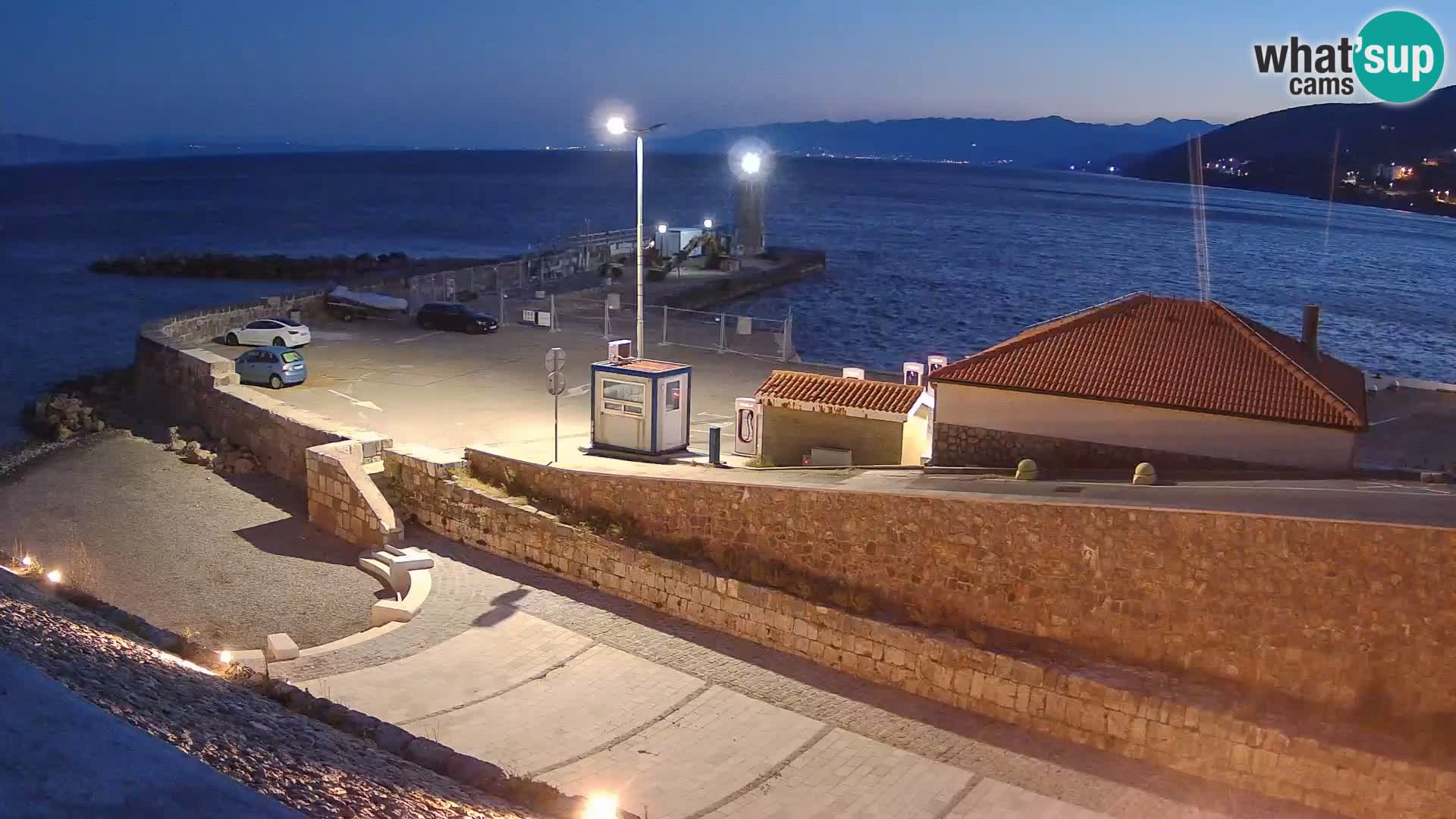 Senj Hafen Webcam – Wellenbrecher & Leuchtturm Liveblick