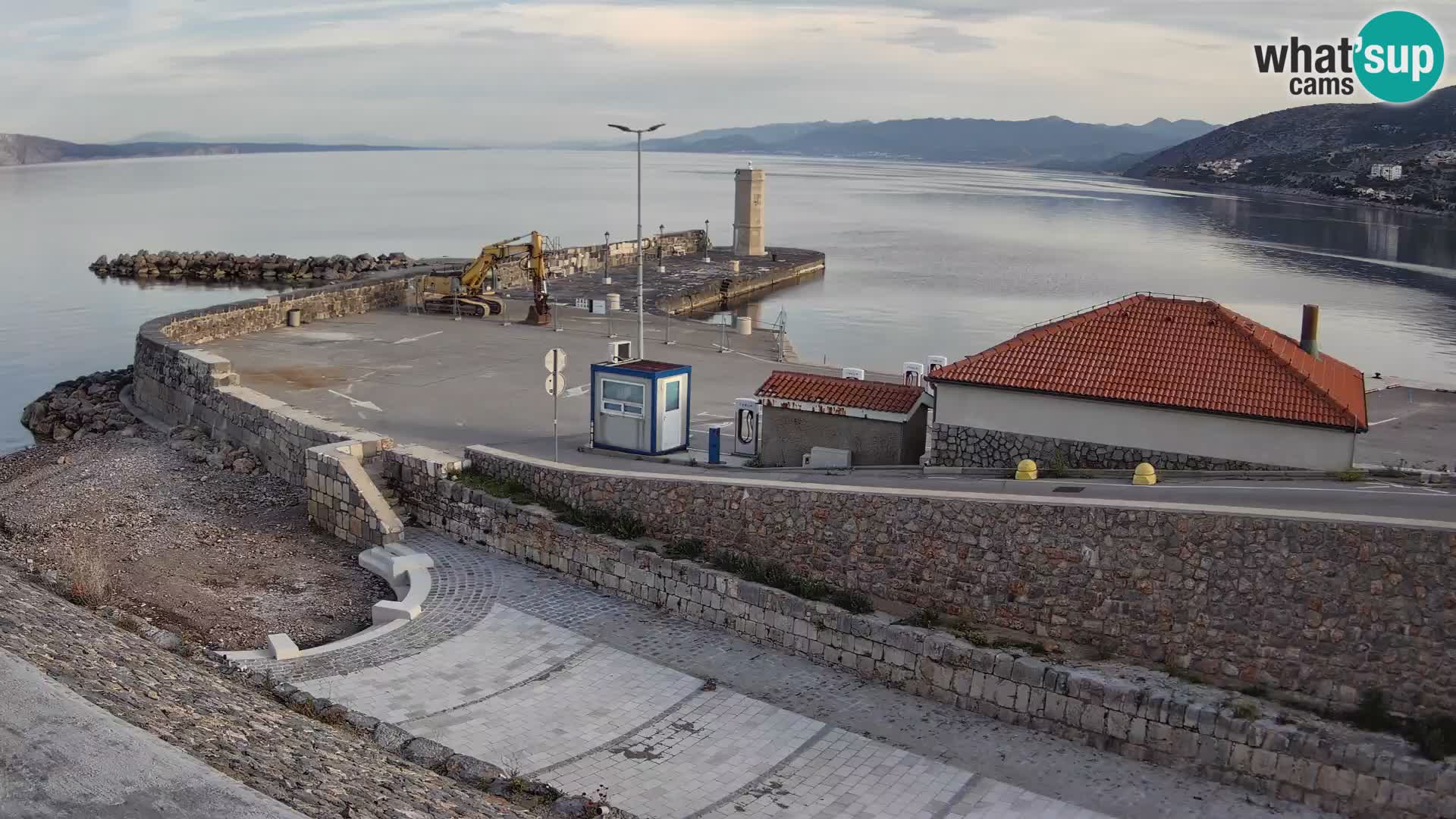 Senj Hafen Webcam – Wellenbrecher & Leuchtturm Liveblick