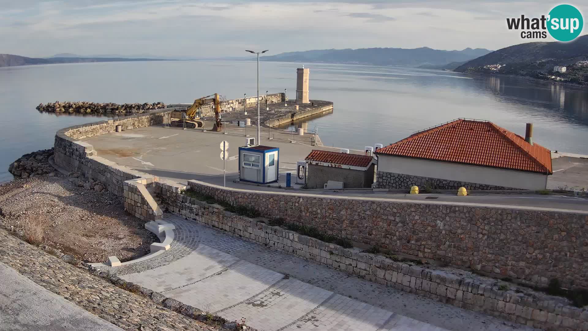 Web kamera Senj luka – Lukobran i svjetionik uživo