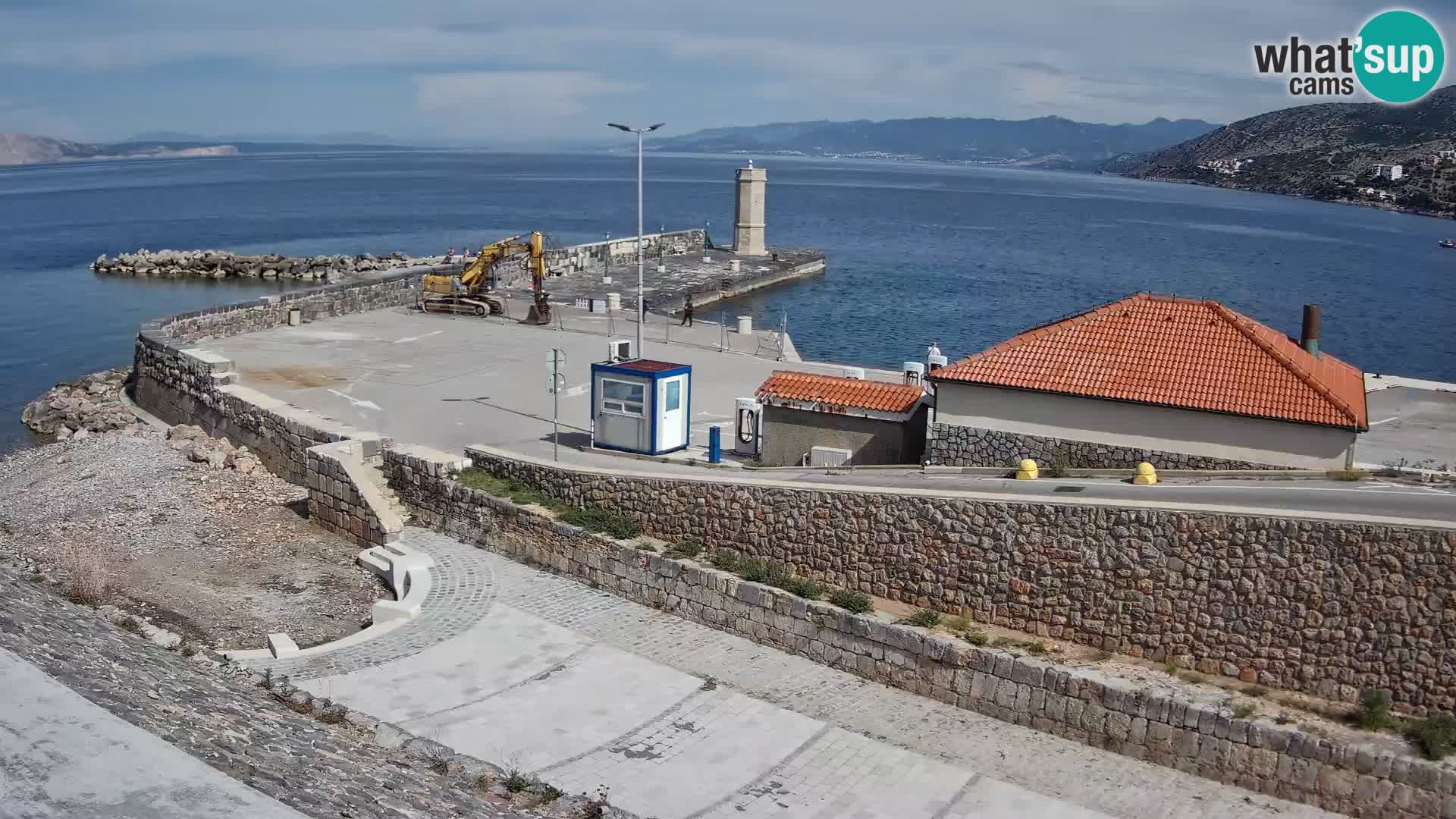 Webcam port de Senj – Vue sur la jetée et le phare