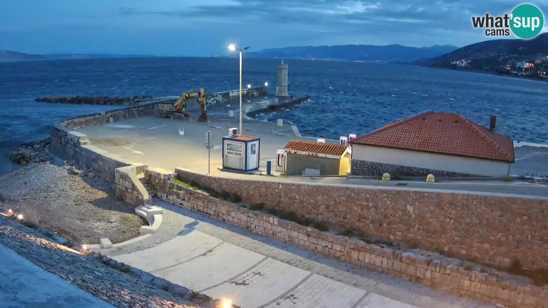 Senj Hafen Webcam – Wellenbrecher & Leuchtturm Liveblick