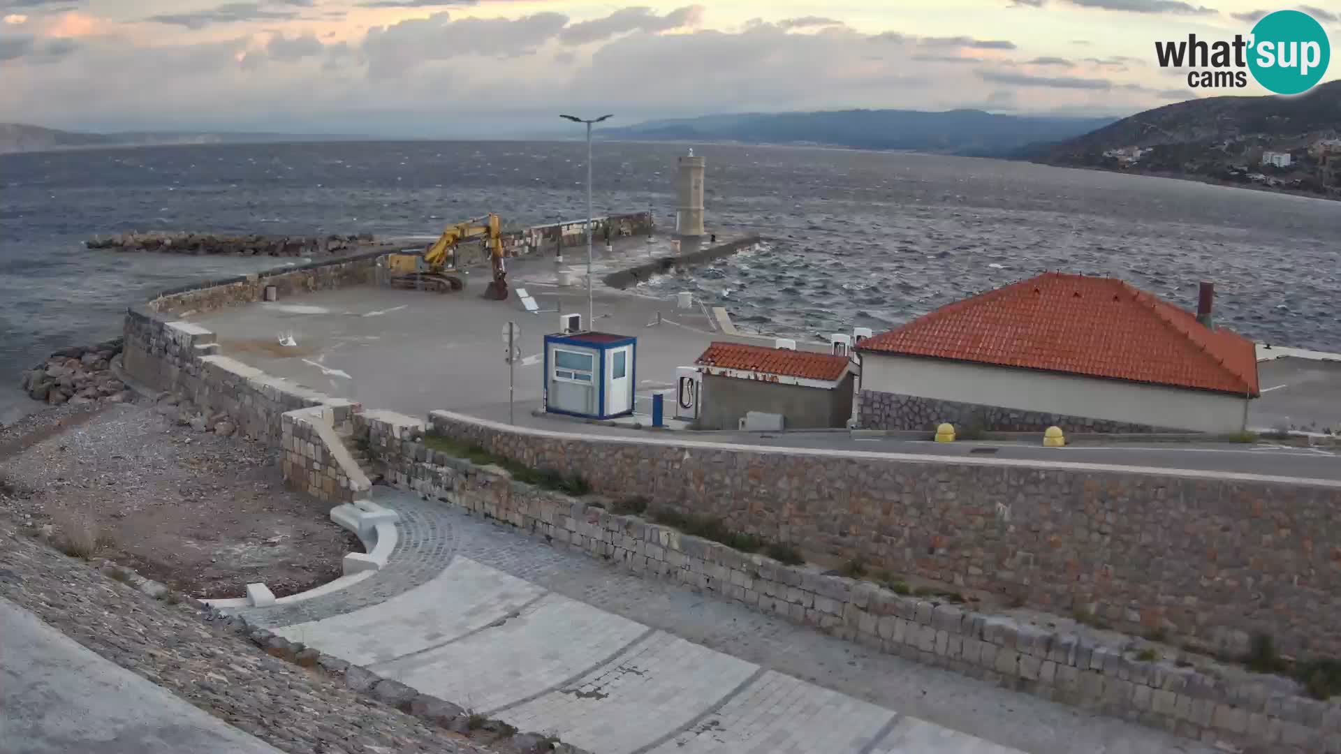 Web kamera Senj luka – Lukobran i svjetionik uživo
