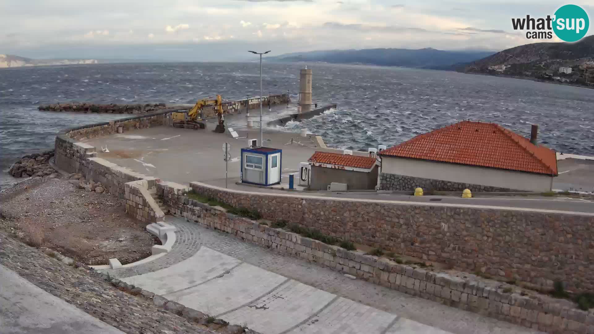 Web kamera Senj luka – Lukobran i svjetionik uživo