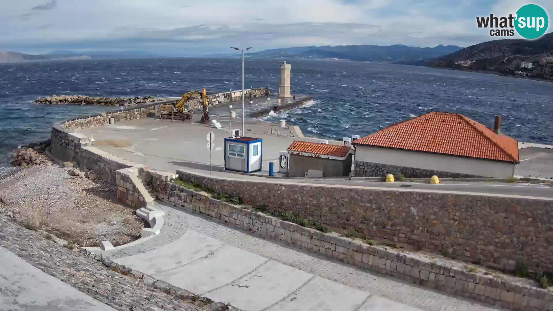 Web kamera Senj luka – Lukobran i svjetionik uživo