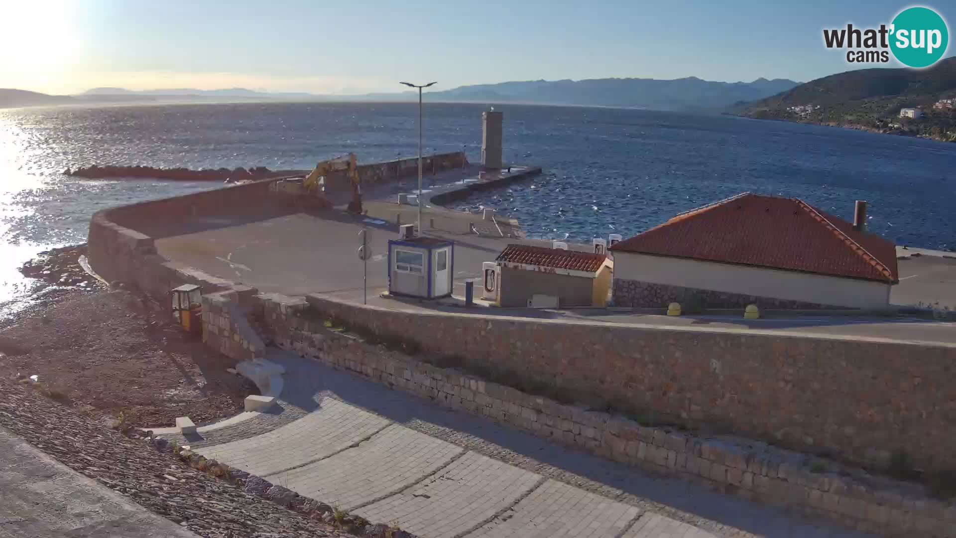 Senj Hafen Webcam – Wellenbrecher & Leuchtturm Liveblick