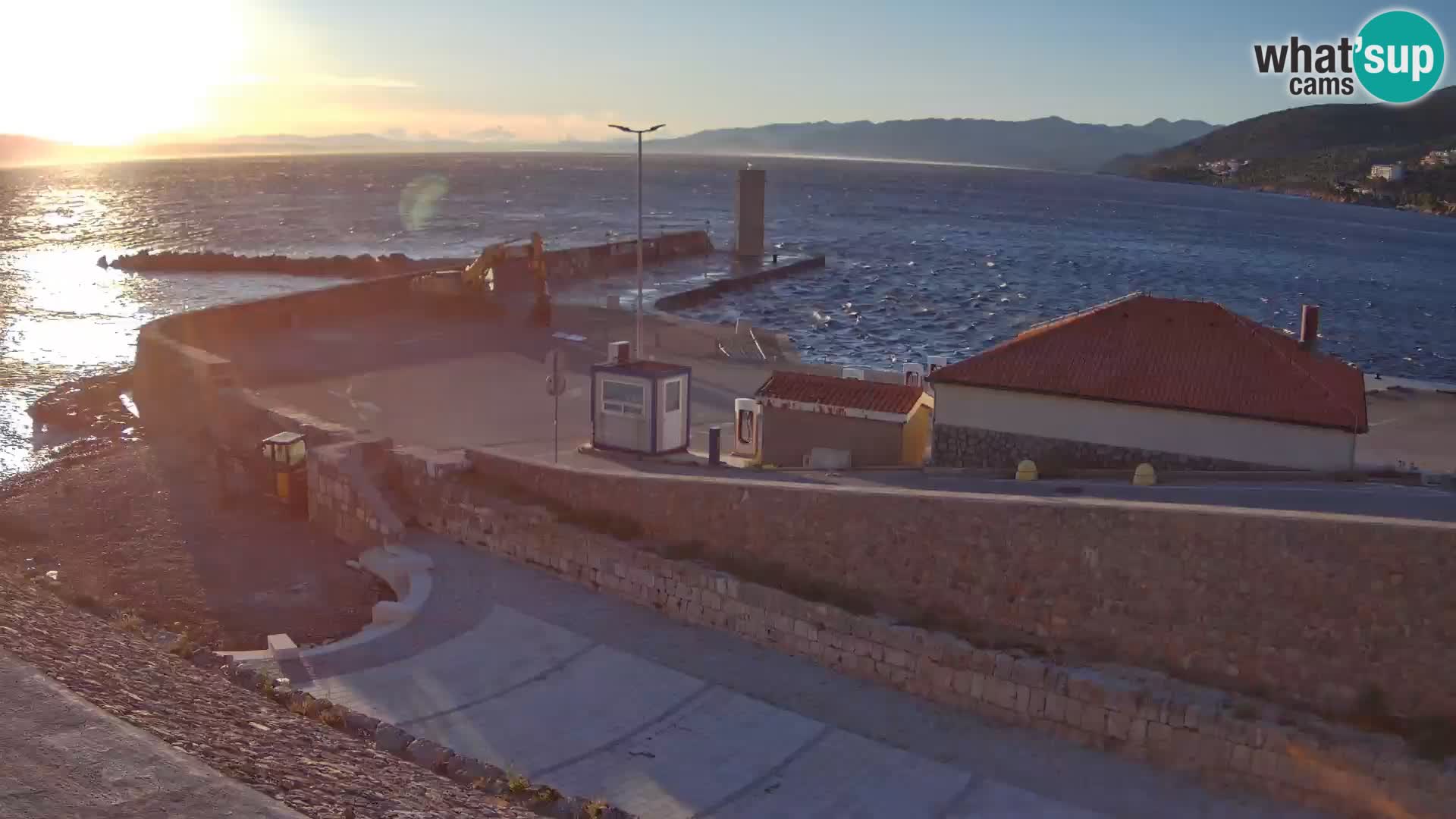Senj Hafen Webcam – Wellenbrecher & Leuchtturm Liveblick