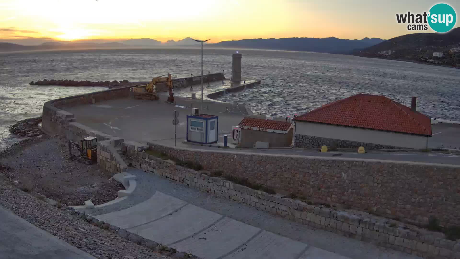 Senj Hafen Webcam – Wellenbrecher & Leuchtturm Liveblick