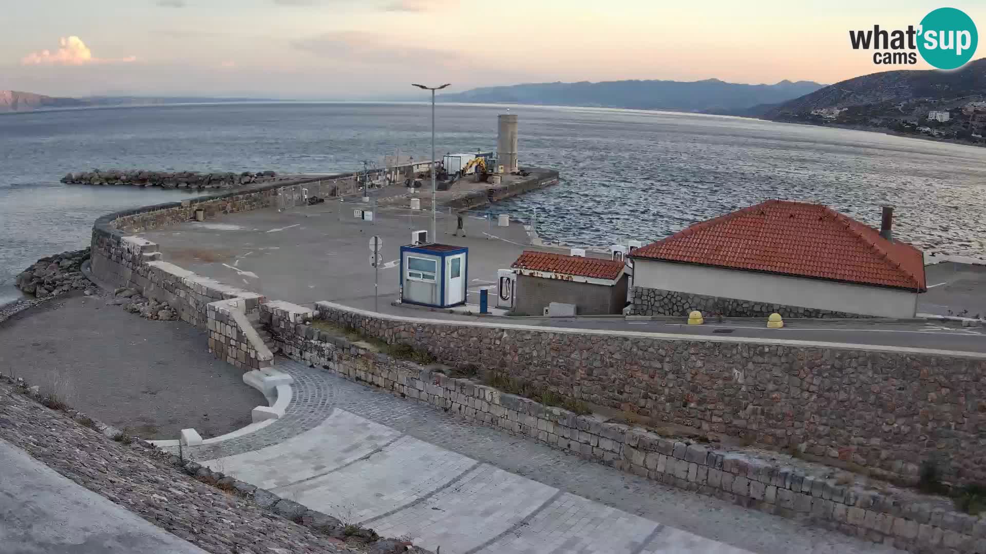 Webcam port de Senj – Vue sur la jetée et le phare