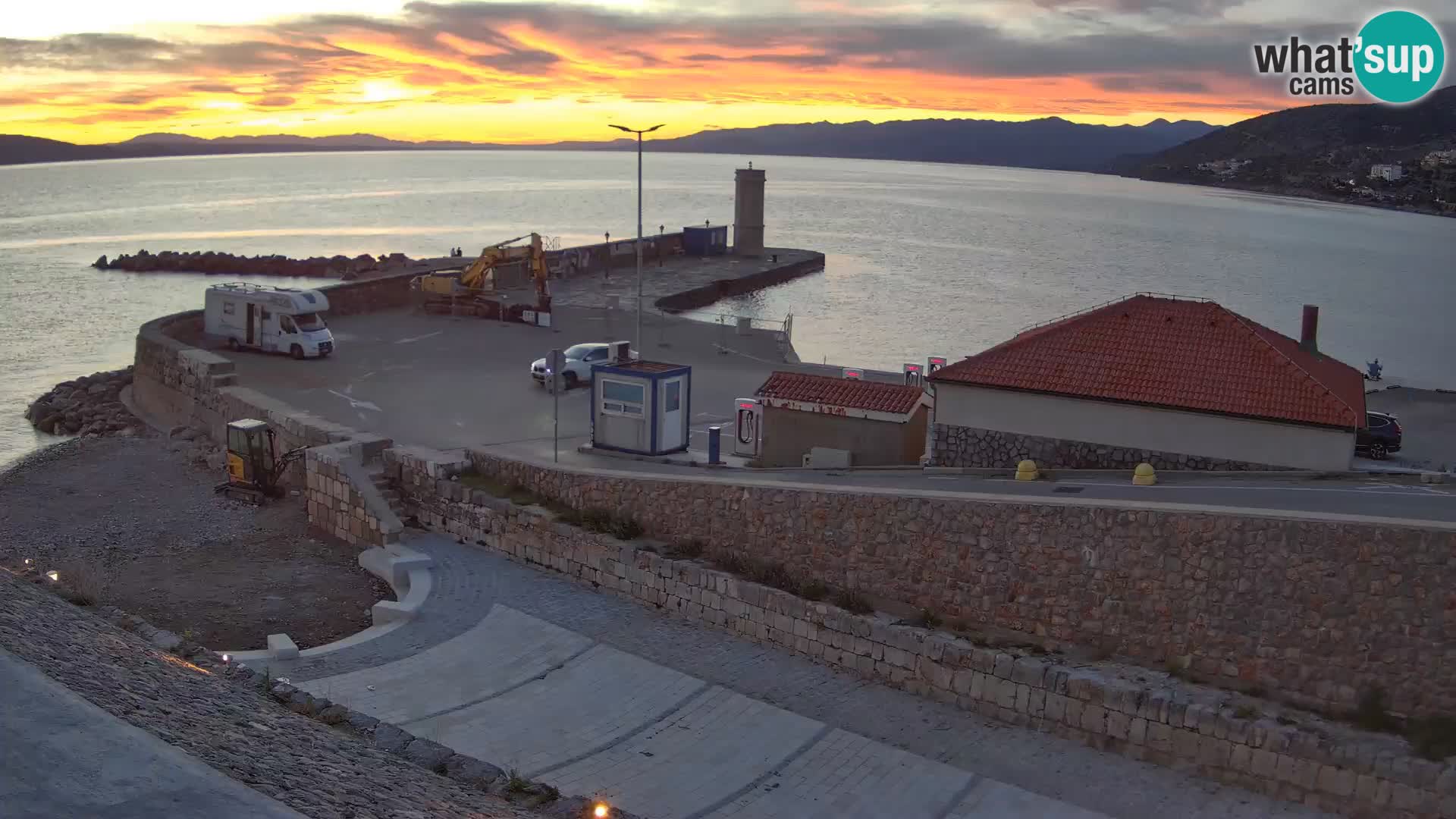 Senj Hafen Webcam – Wellenbrecher & Leuchtturm Liveblick