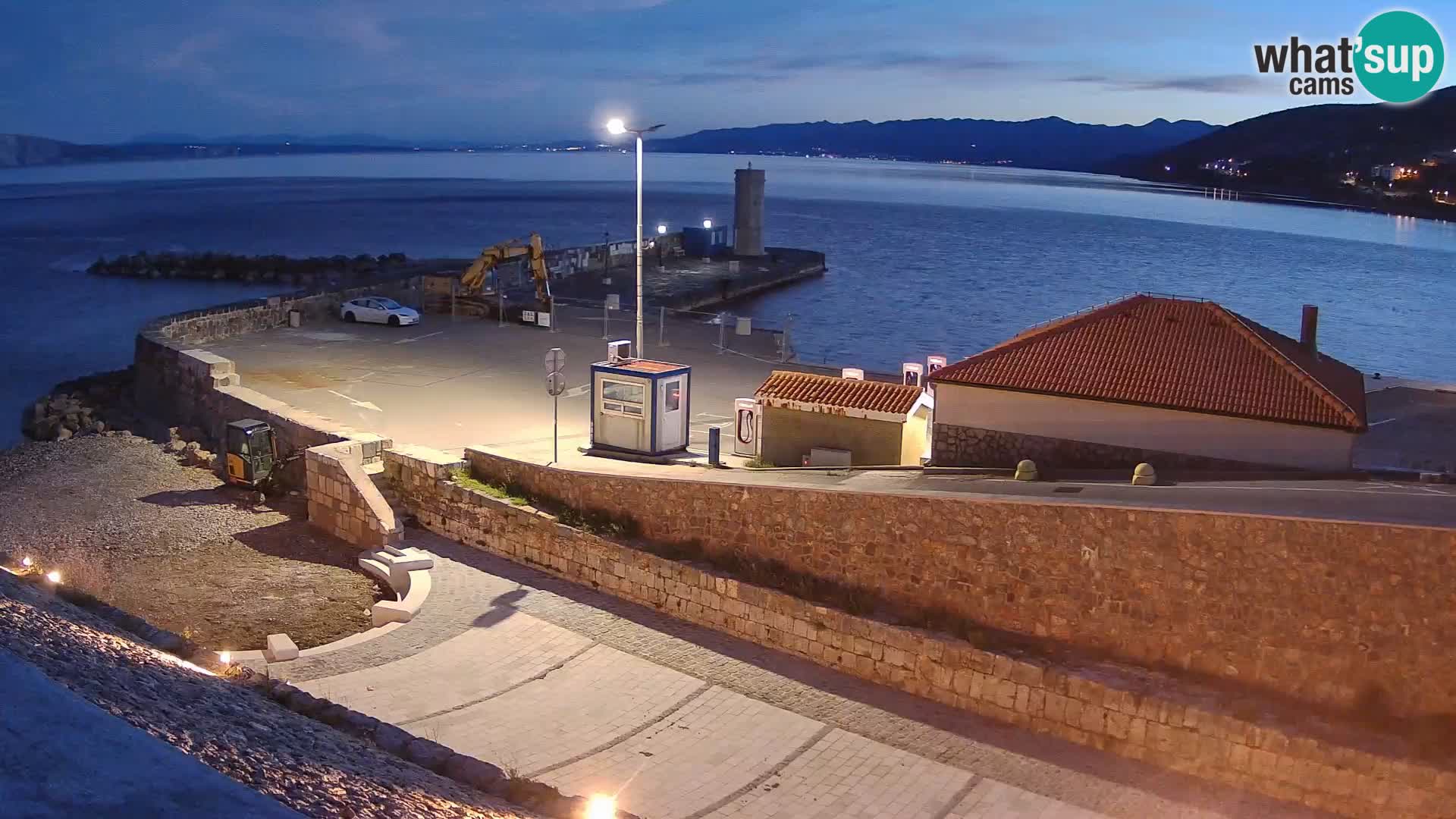 Senj Hafen Webcam – Wellenbrecher & Leuchtturm Liveblick